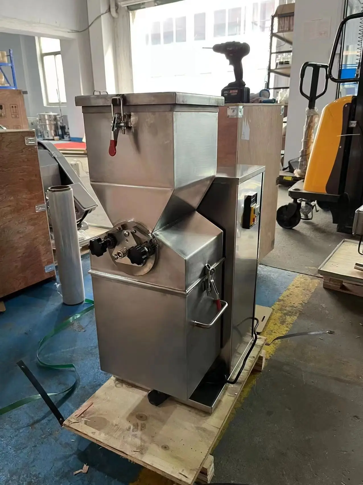 YK60 Swing type granules  pelletizer dry Granulator for experiment lab and small scale pelletizer mixer granulator