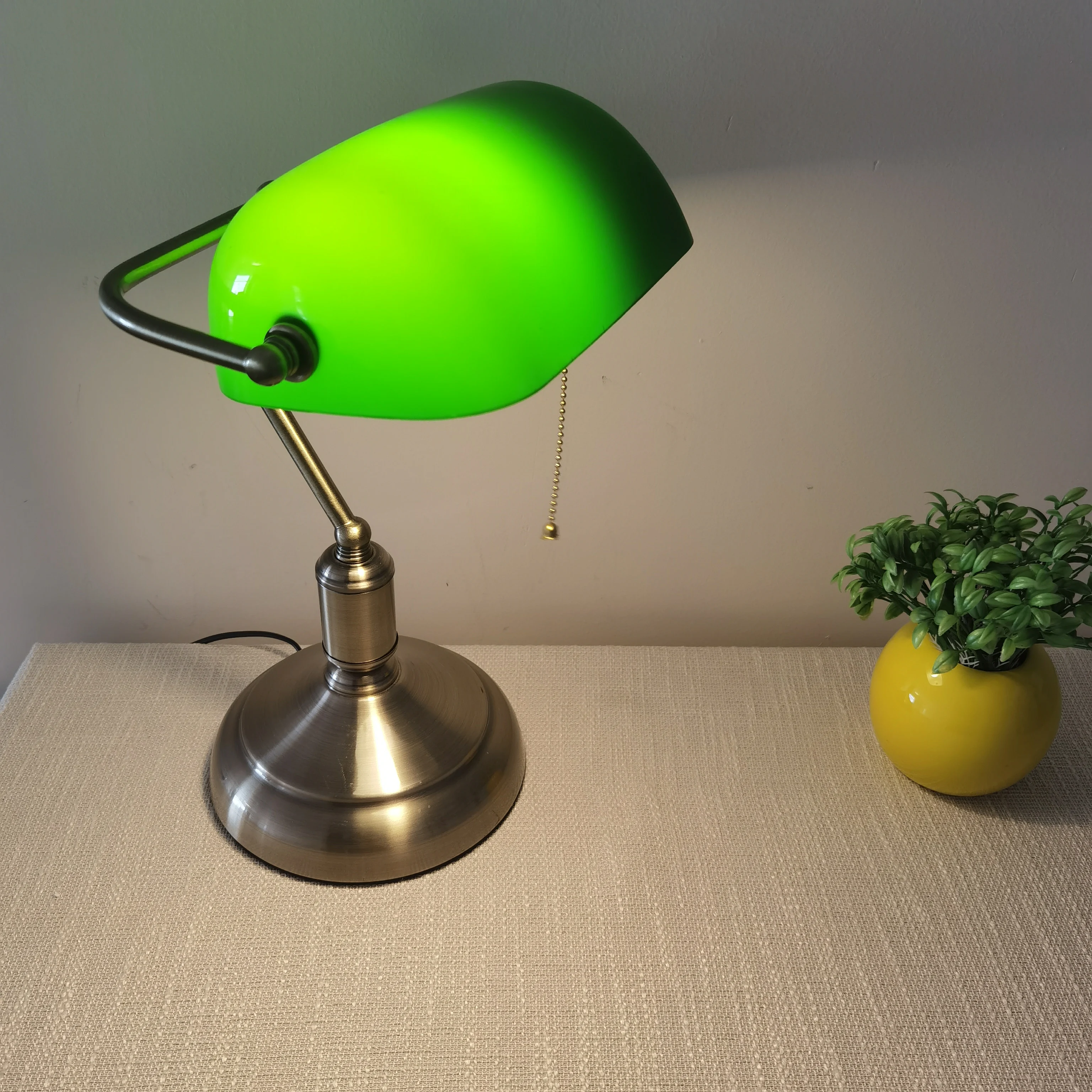 Classical Bronze Iron base green glass shade antique brass banker table lamp Vintage Bankers Desk Lamps