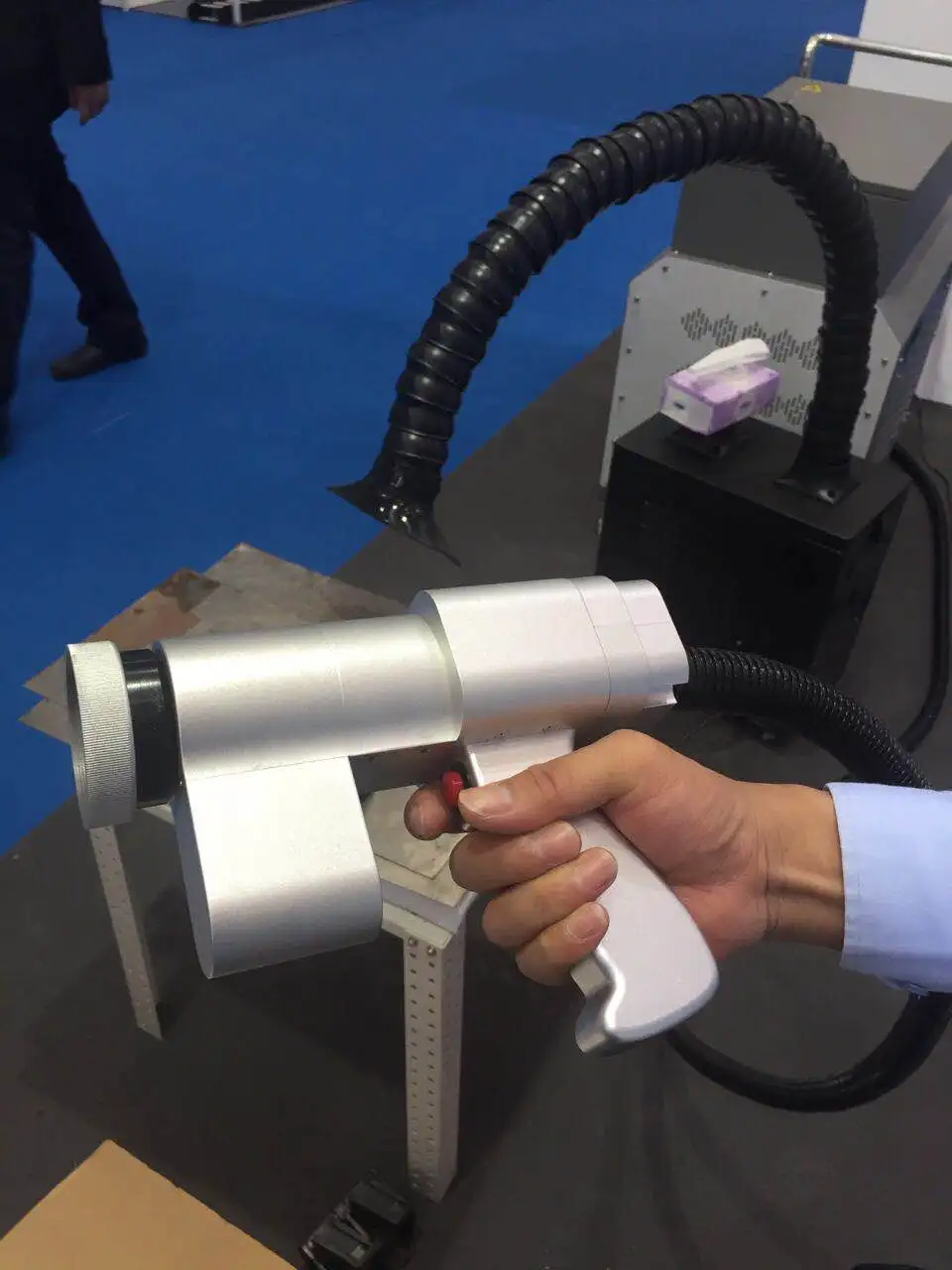 Professional Laser Cleaner 100w 200w 500W Agent Price Cleaning Machine For Rust