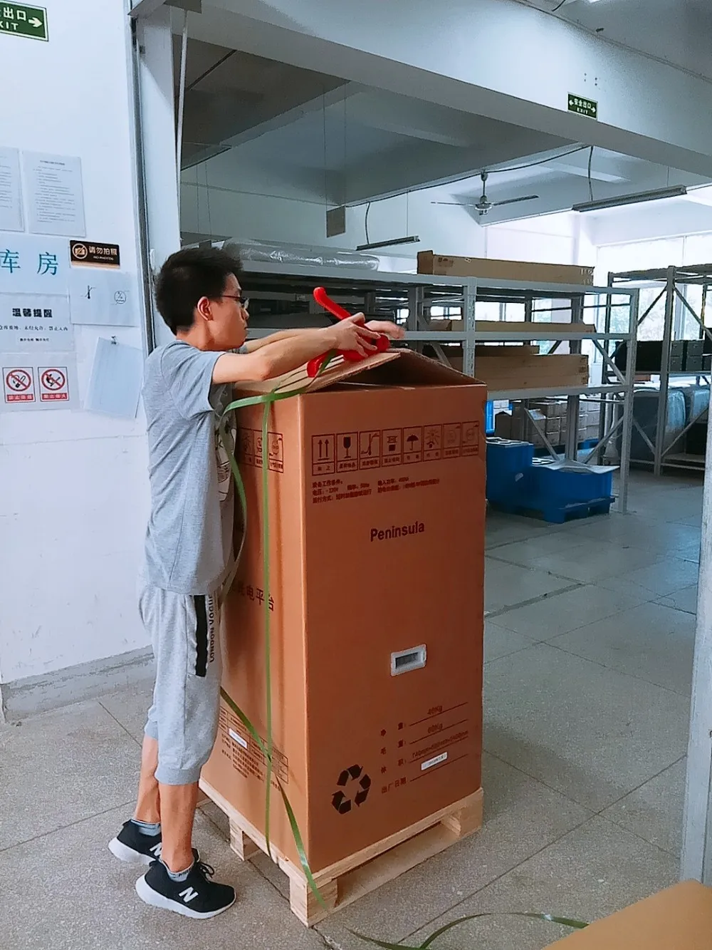 Peninsula Professional Hair Loss Treatment Machine 650nm Hair Care Diode Laser Beauty Equipment Machine For Hair Regrowth