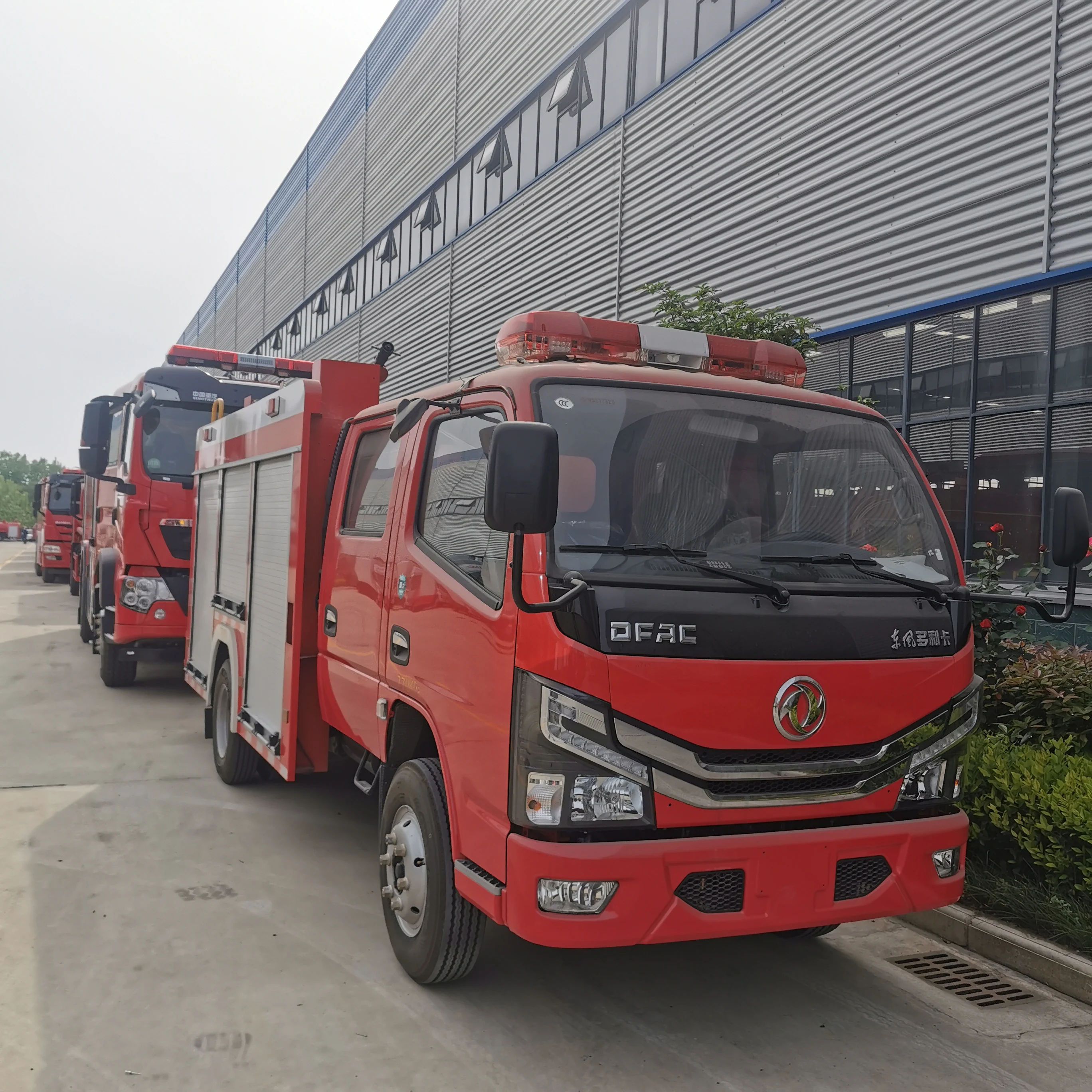 Dongfeng 4*2 Mul-tifunction Fire Truck with Sprinkler Water Tender Vehicle
