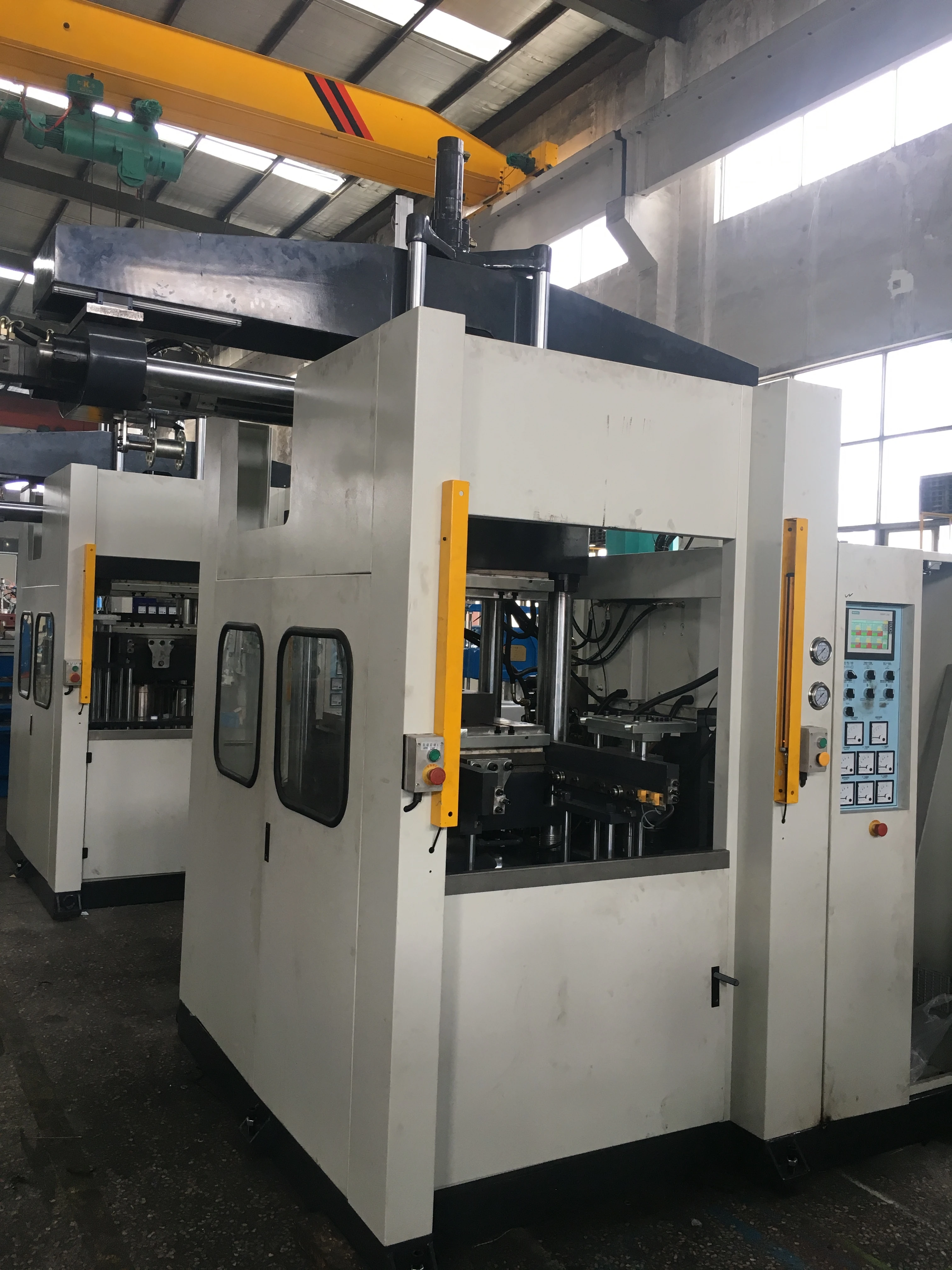 rubber fender injection and pressure rubber machine injection moulding machine