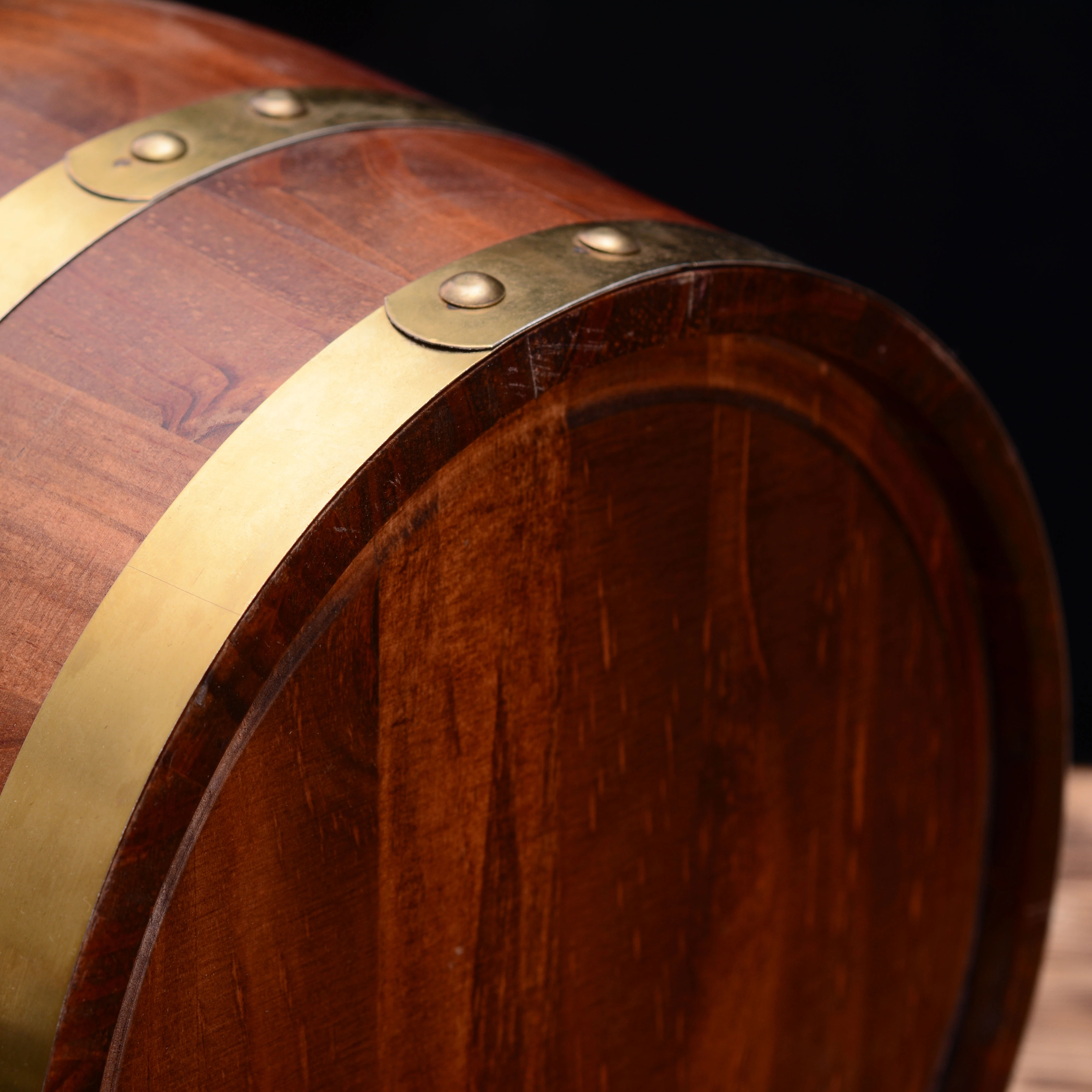 Customized 2L Mini Oak Barrel Wholesale Factory Price Rum Wine Oak Barrel Vintage Oak Barrel