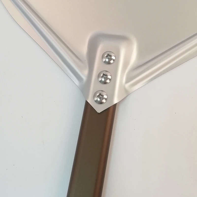 Поворотная кожура для пиццы алюминиевая с деревянной ручкой