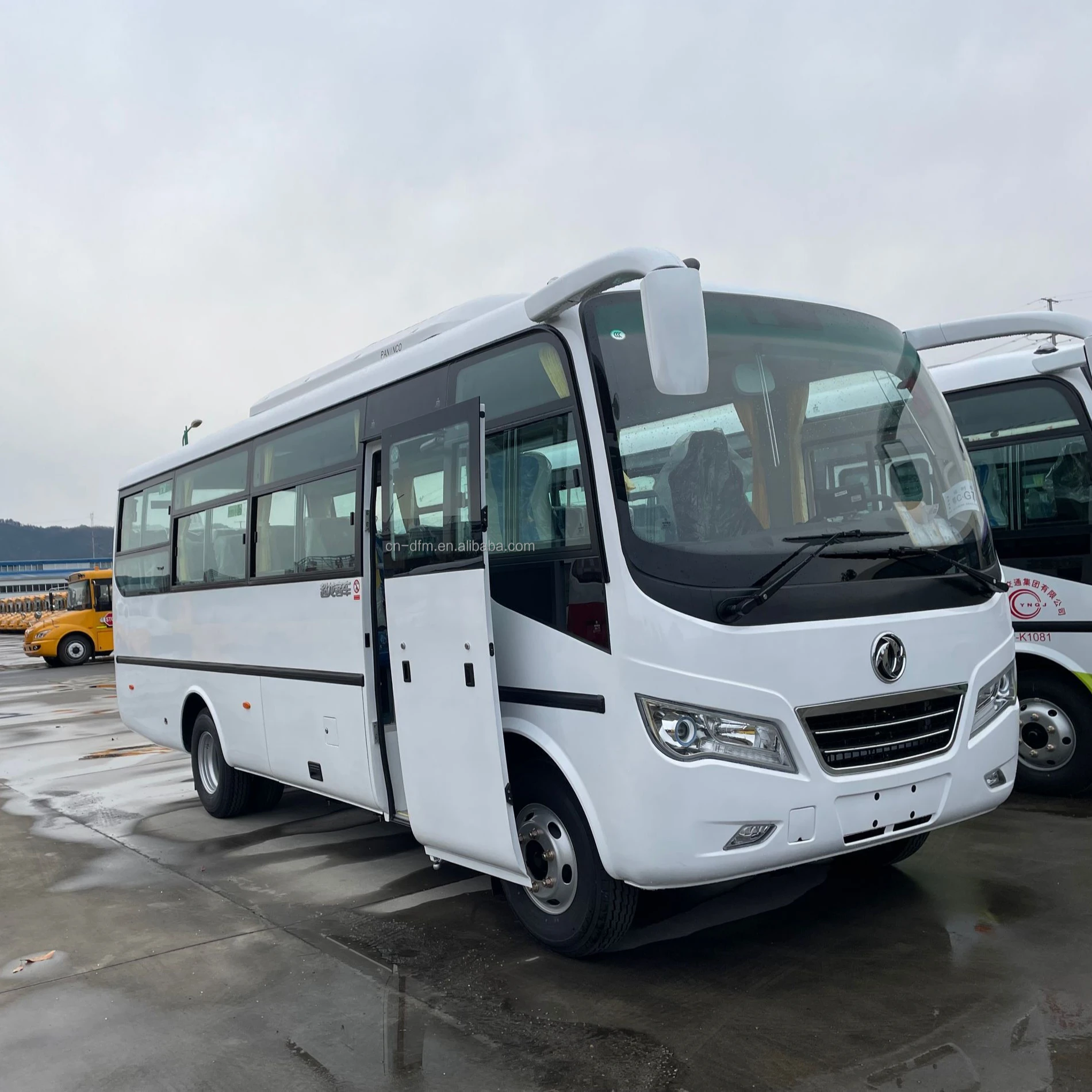 Dongfeng Diesel Fuel 6m 25 Seats Luxury Coach Bus Good Price Automatic Long Tour Coach Bus