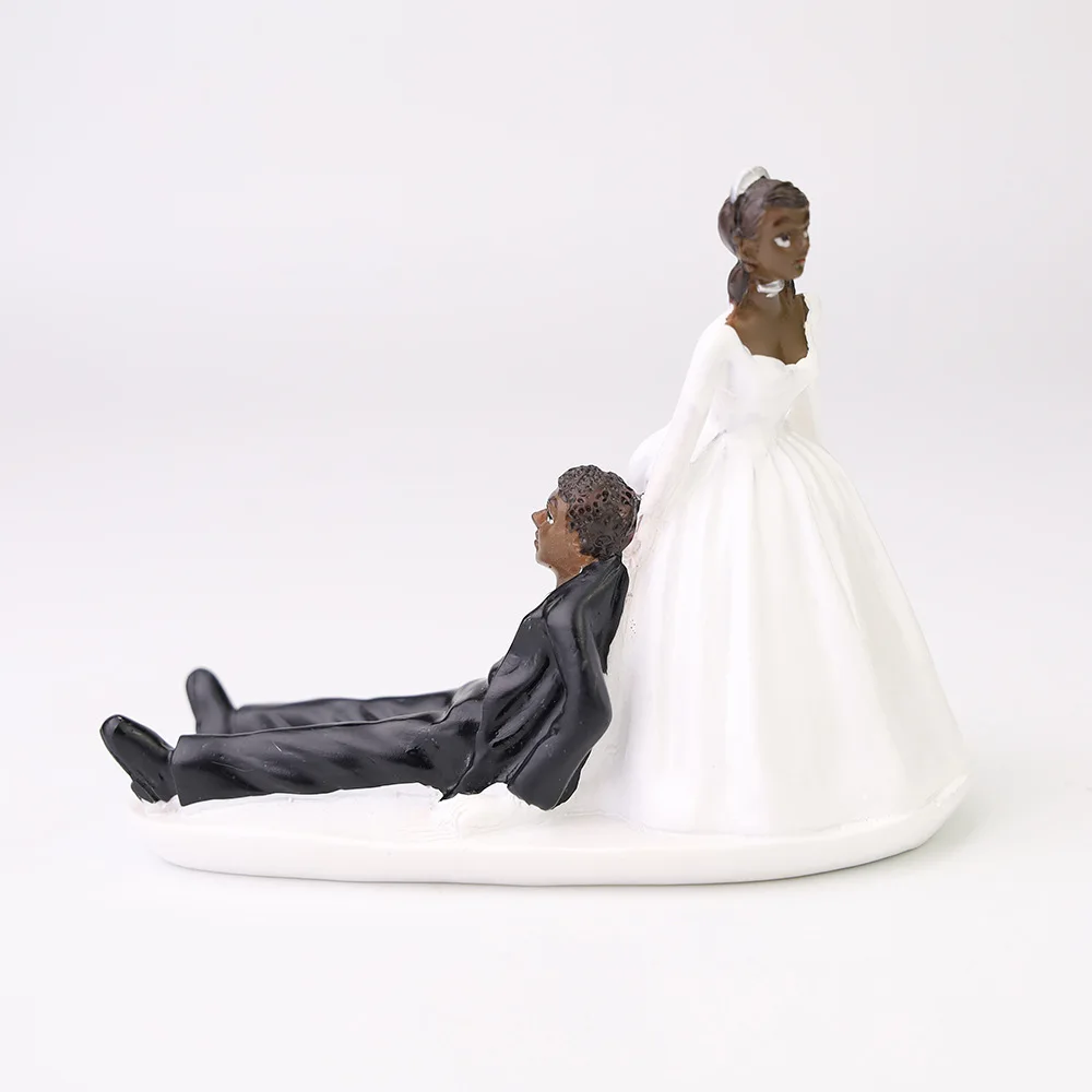 Resin Bride and Groom Wedding Cake Topper Funny Resin Reluctant and Run Groom Bridal Show Stand Cake Topper Figurines/