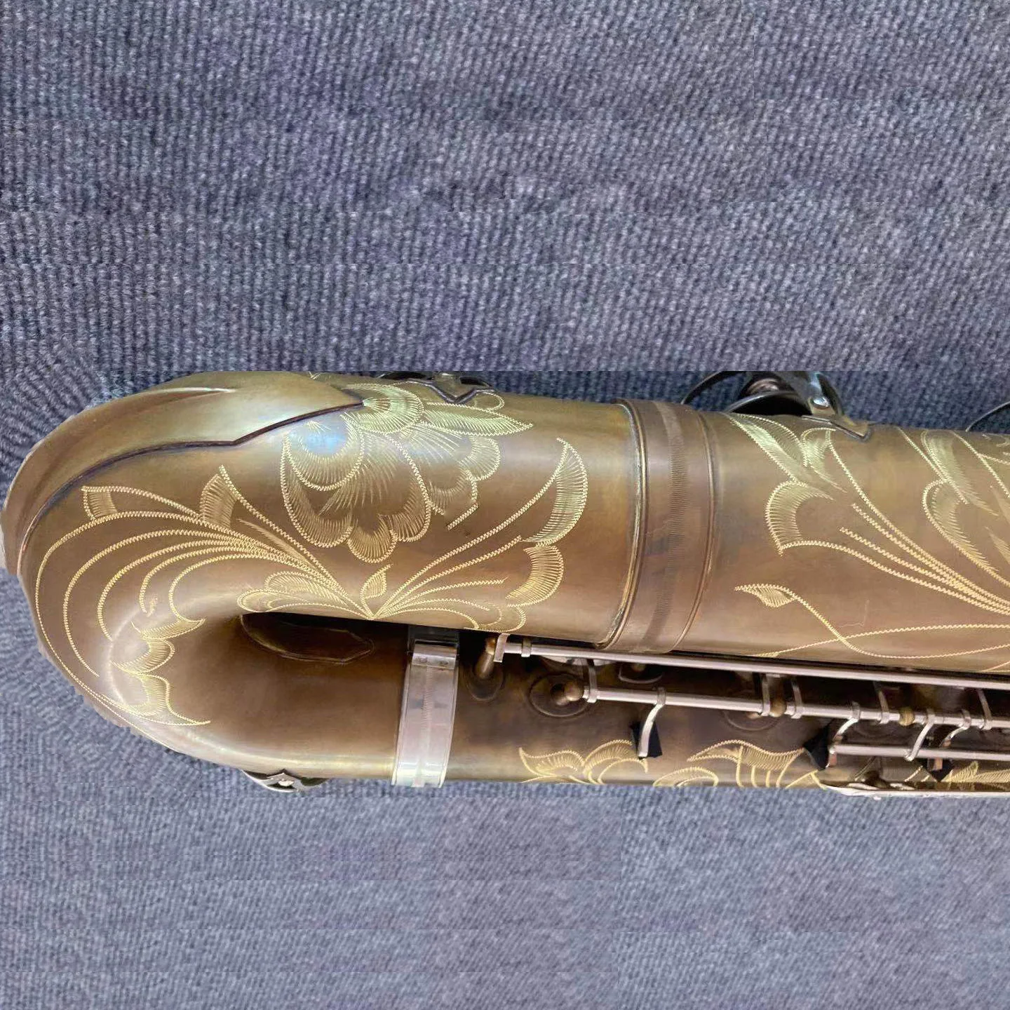 Manufacture production OEM and ODM design high standard bariton saxophone with beautiful flower