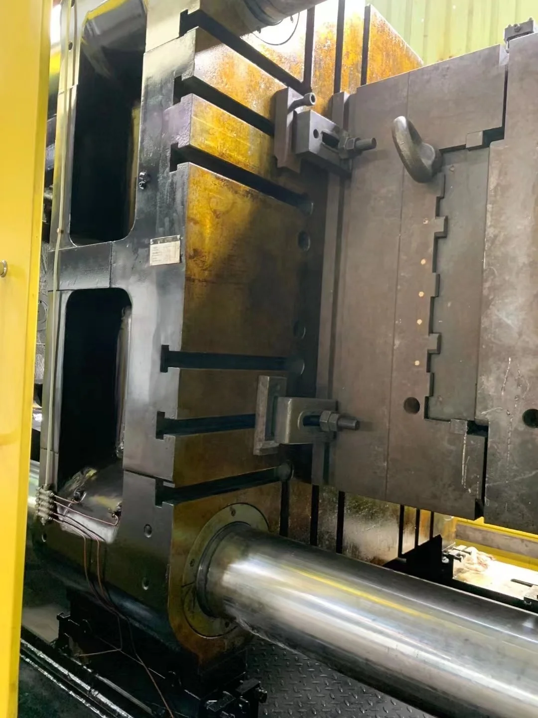 Borche 1000 ton plastic injection molding machine used injection machine large pallet trash can products making machine