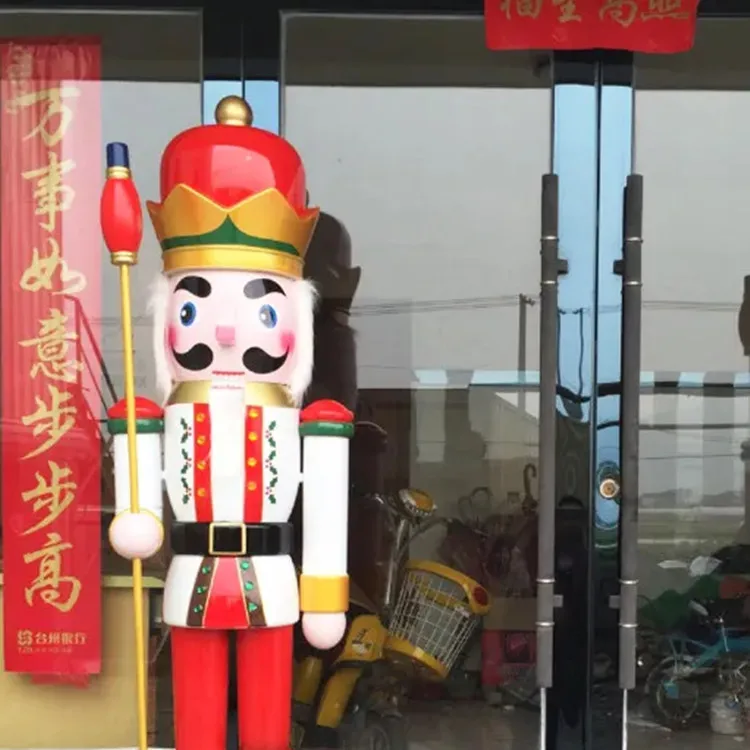 Outdoor Garden Fiberglass Sculpture Resin Nutcracker Soldier Statue