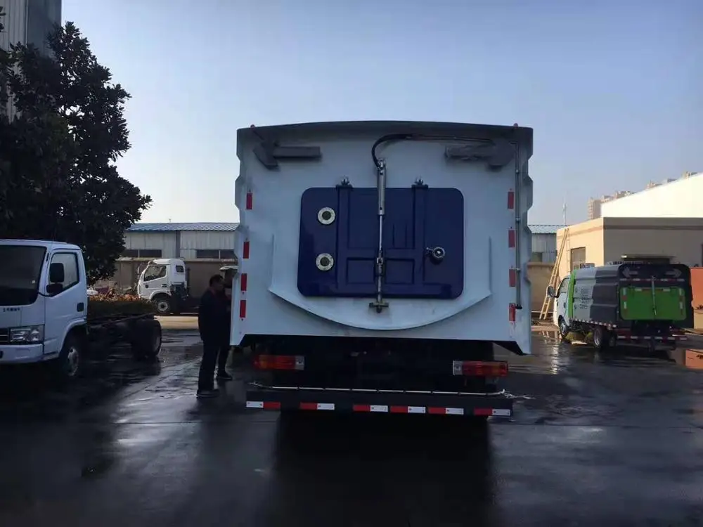 
High efficiency 4x2 Runway Street Road Highway Airport Vacuum Road Sweeper truck Sweeping cleaning truck 
