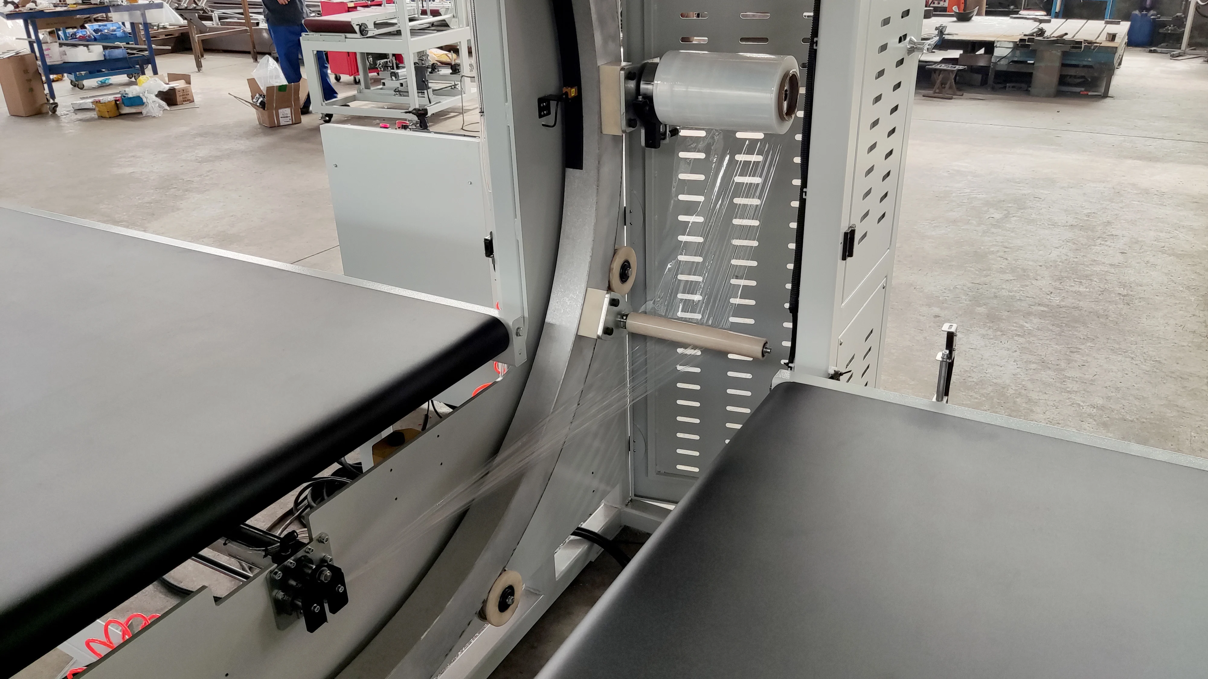 UCR-S1600 Automatic Horizontal Orbital Stretch Wrapper Orbital Stretch Wrapping Machine for Doors