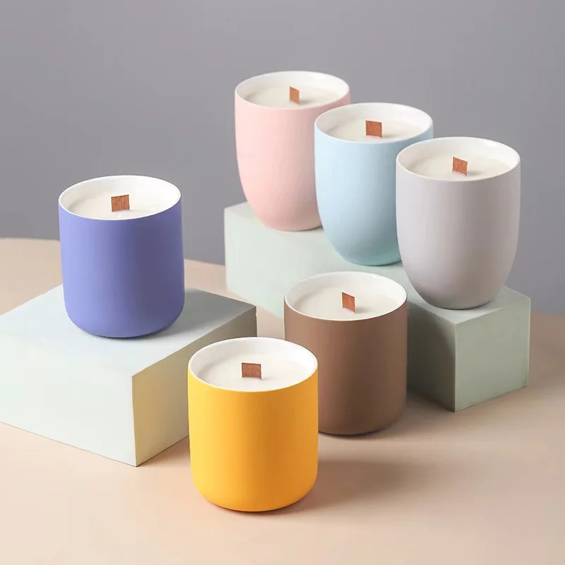 Custom Colorful  Empty Christmas Ceramic Clay Candle Vessels 10 Oz Decorative Matte Candle Jars For Home