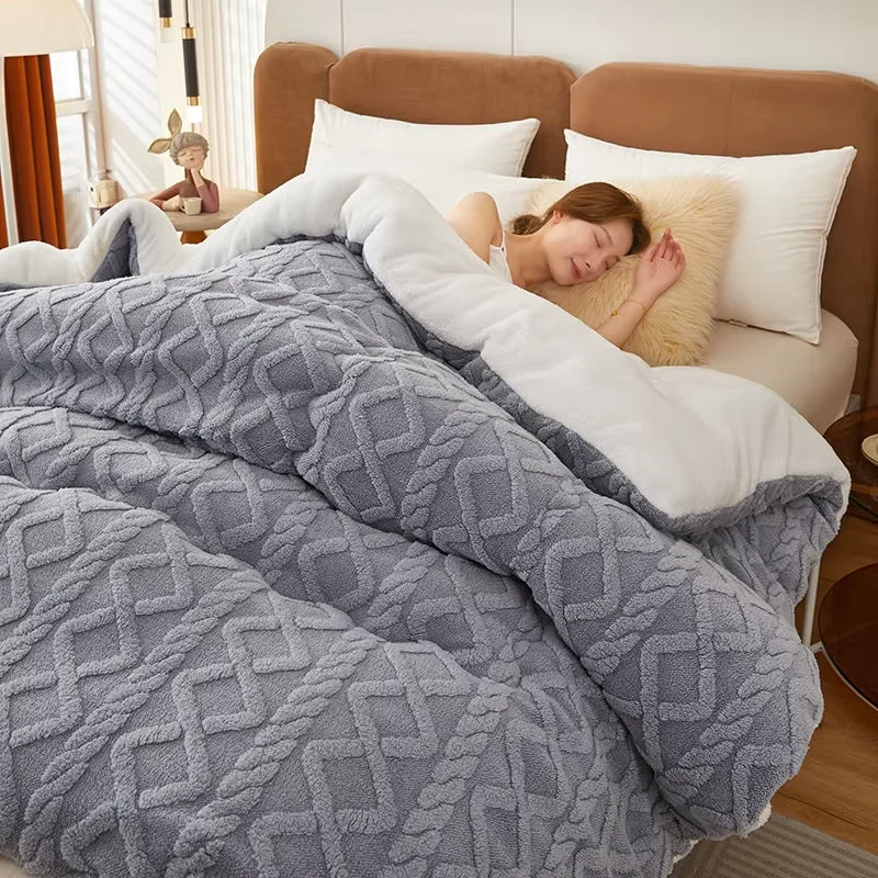 Super Soft Custom Wholesale Warm Thickened Winter Flannel Fleece Velvet Sherpa Queen King Quilt Comforter Set