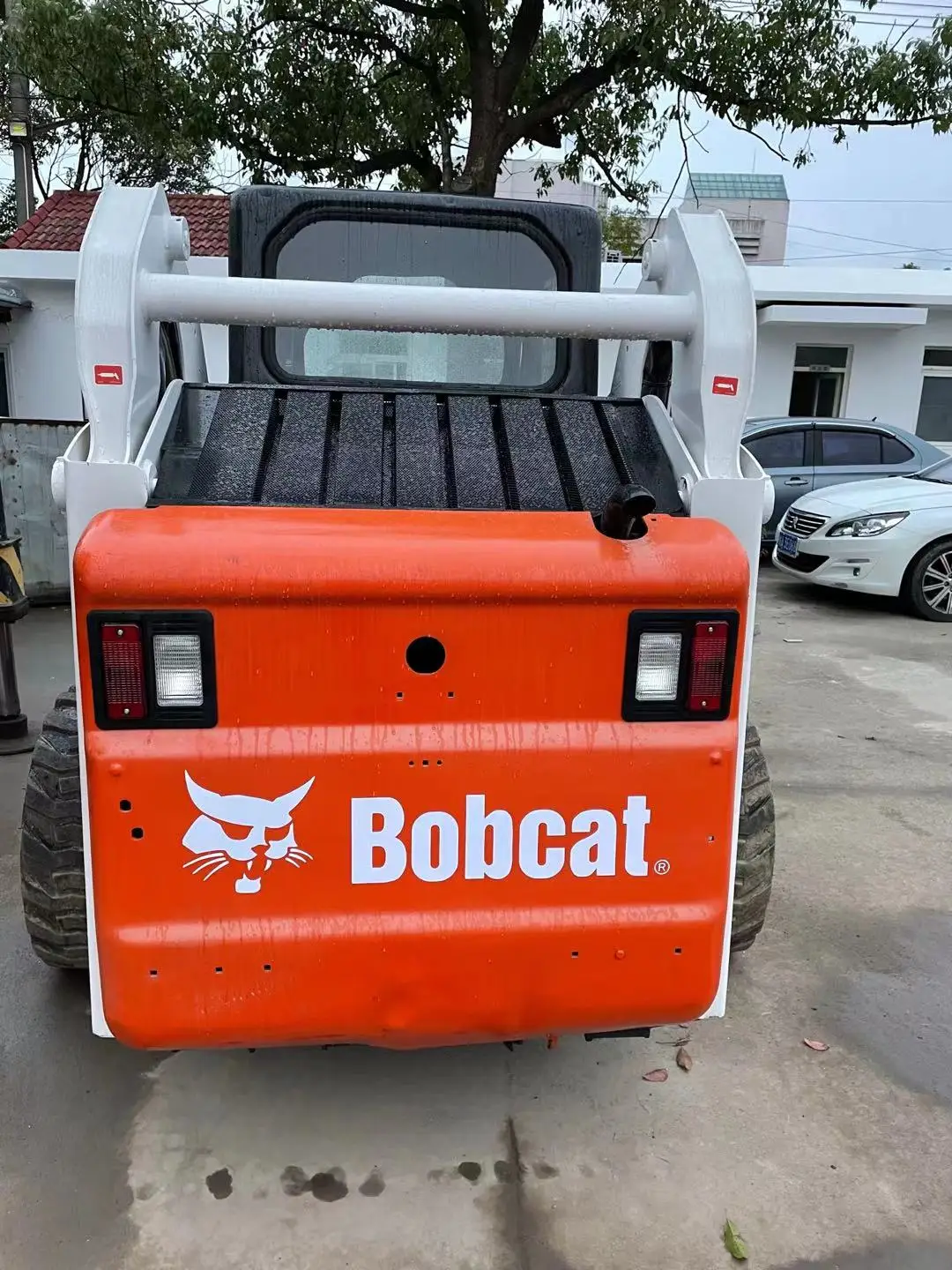 Высокопроизводительный б/у мини-погрузчик с бортовым поворотом BOBCAT S300 мини-колесный экскаватор-погрузчик маленький CE 2 тонны