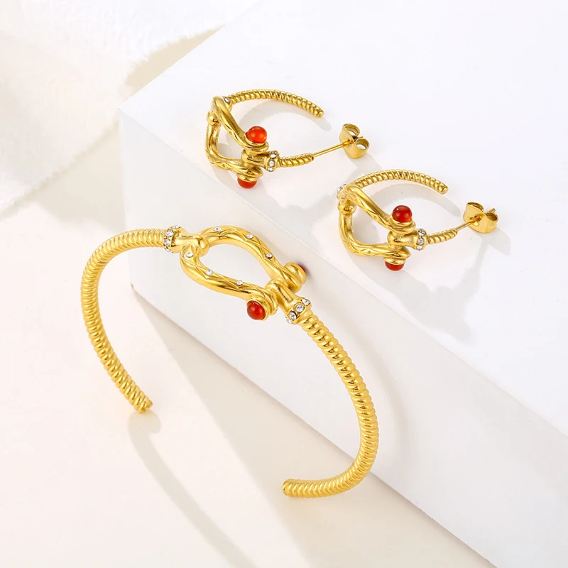Fashion New Trendy Arrivals Statement 18K Gold Plated Stainless Steel Jewelry Vachette Clasp Horse Shoe Hoop Stud Earrings 2023