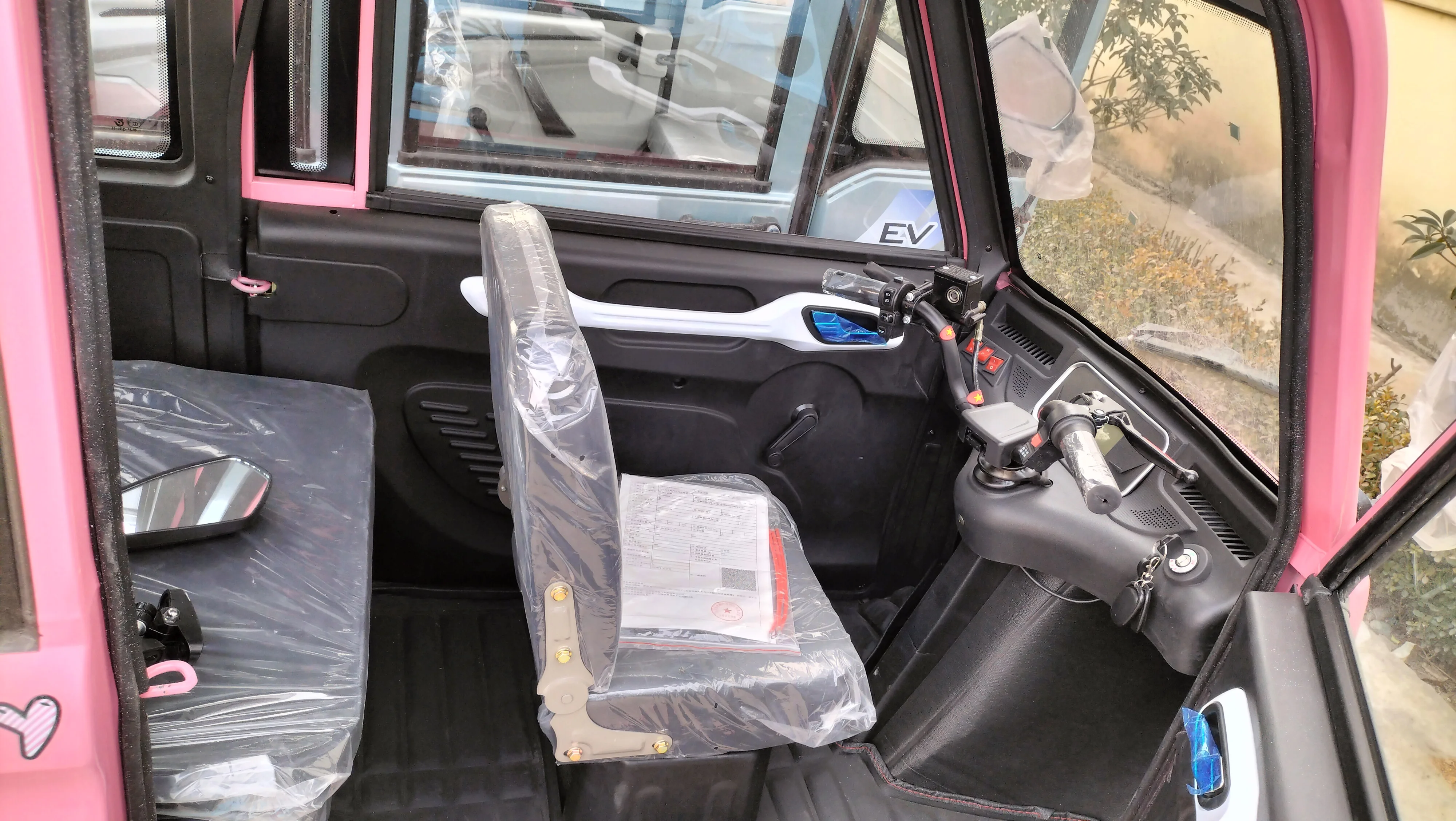 Luxury motorcycle cargo electric tuk tuk china ev adult enclosed scooter electric 3 wheel car motor three person tricycle