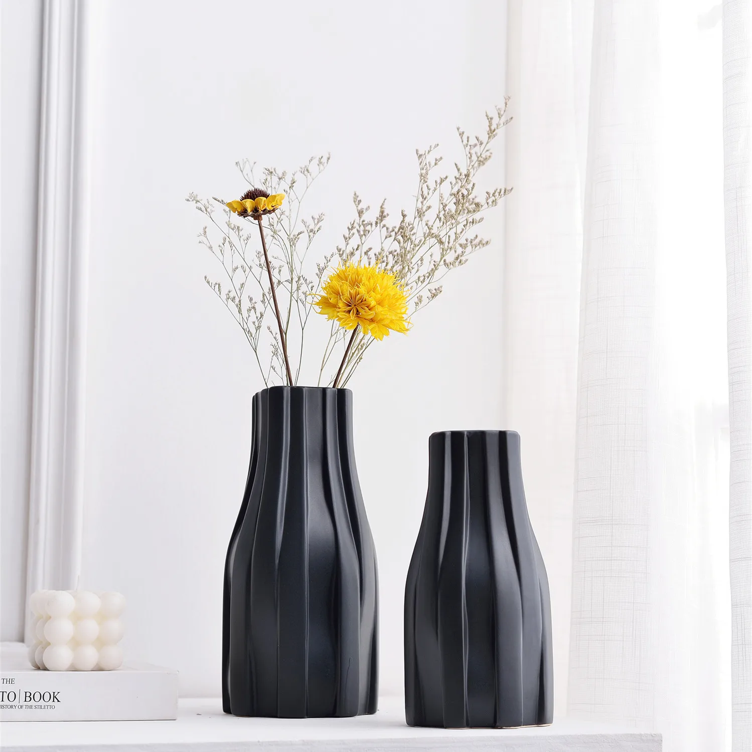2023 new arrival Simple and silent style glazed sub-flat ceramic vase, modern porcelain vase decoration
