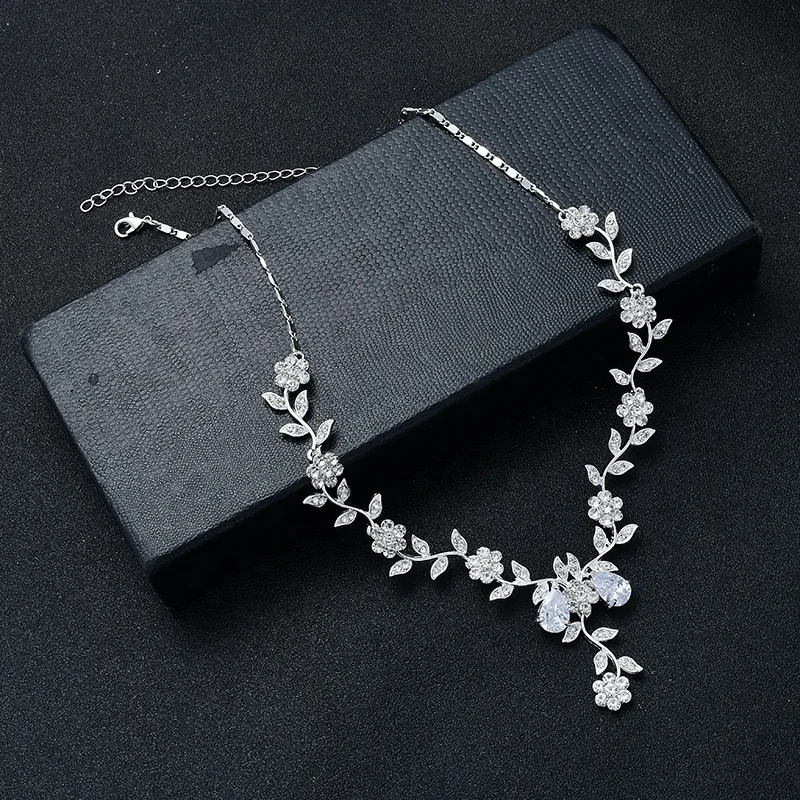 Wholesale Fashion Accessoires Silver Flower Earrings And Necklace Jewelry Set For Women