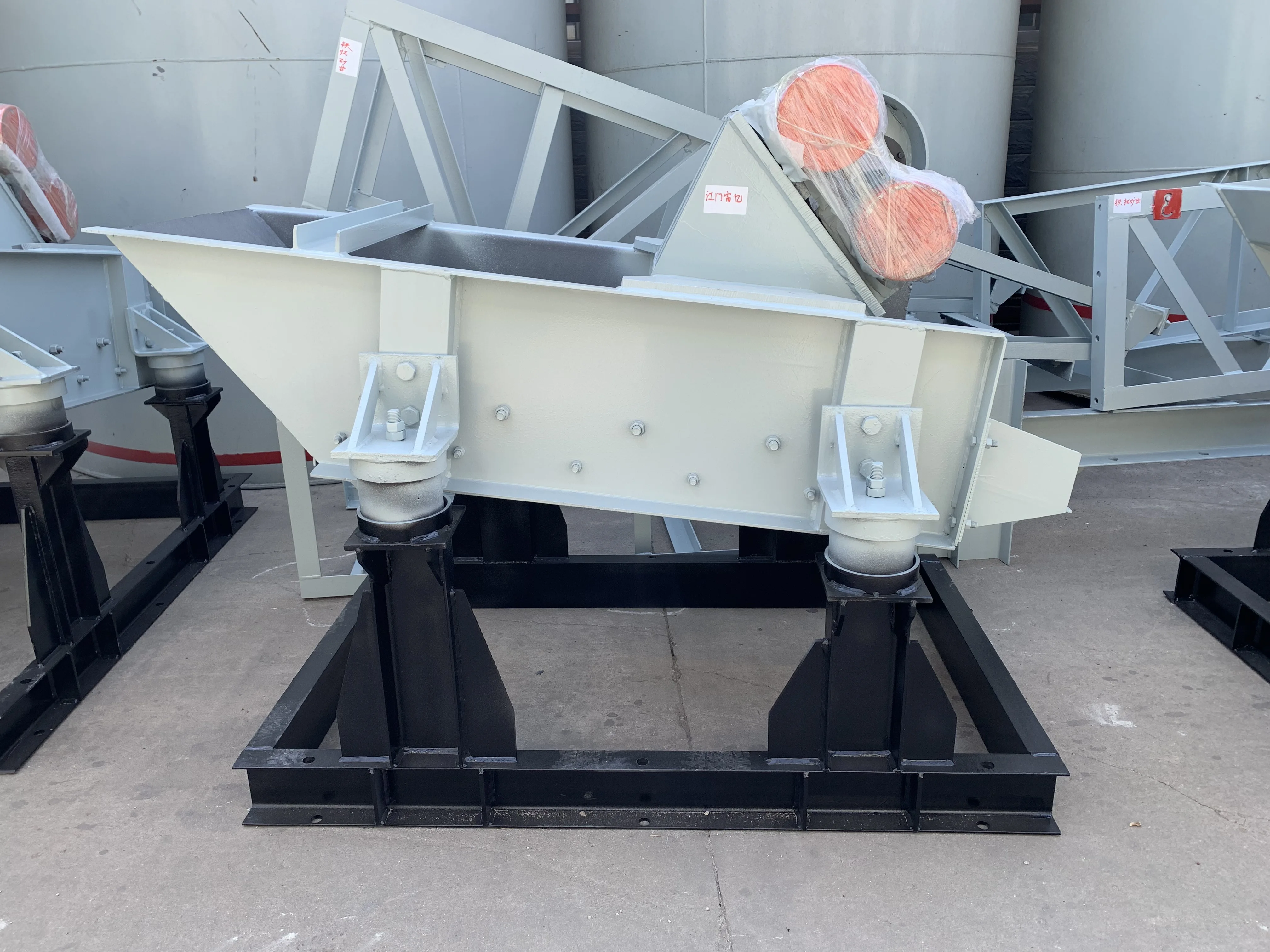Over 6mm Feeding Size Mining Double Deck Vibrating Screen , Double Deck Vibrating Screen For Sale