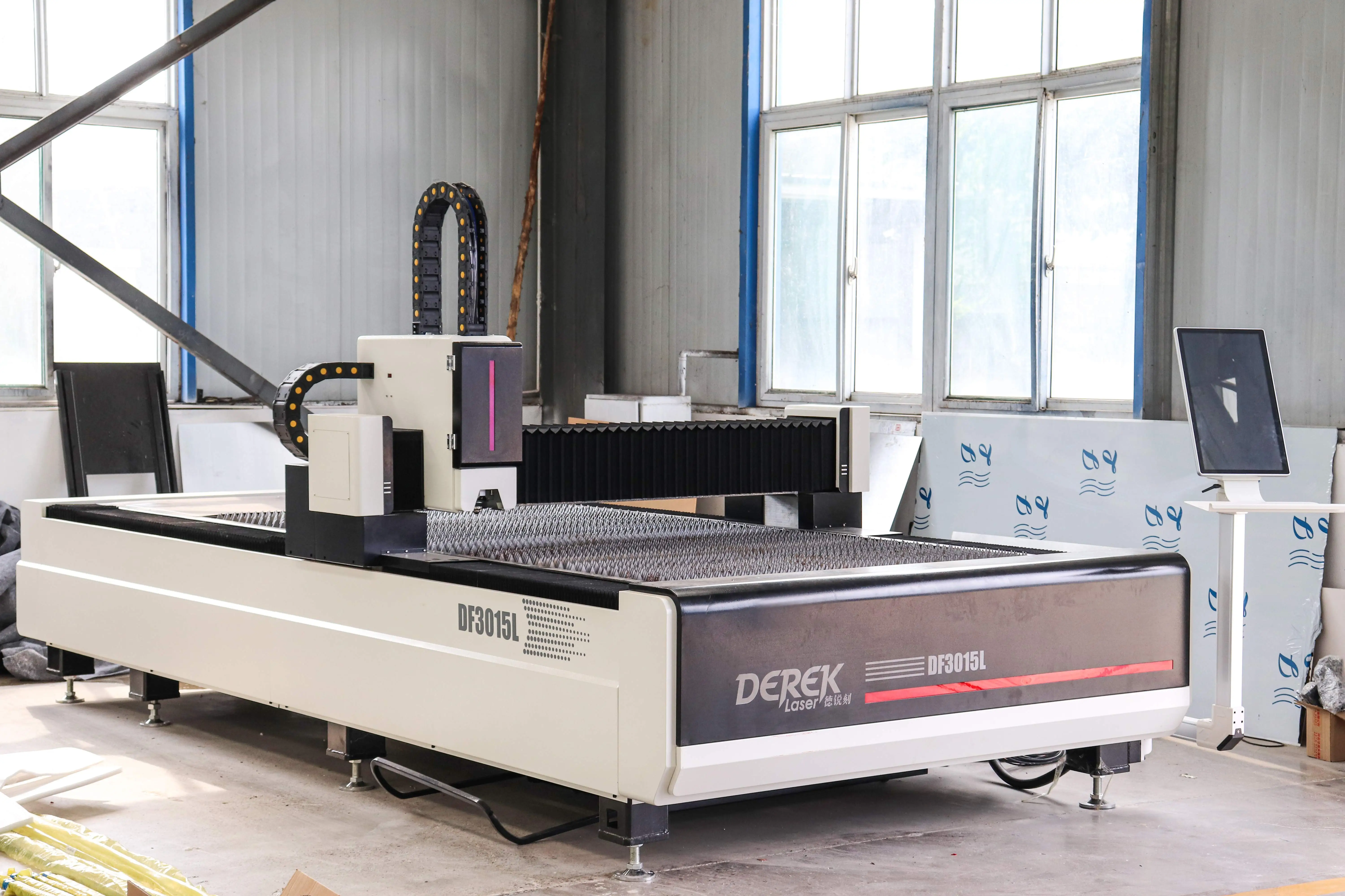 At a loss time limited direct selling DF3015L 1000w 2000w 3000w portable laser cutting machine laser cutting hat