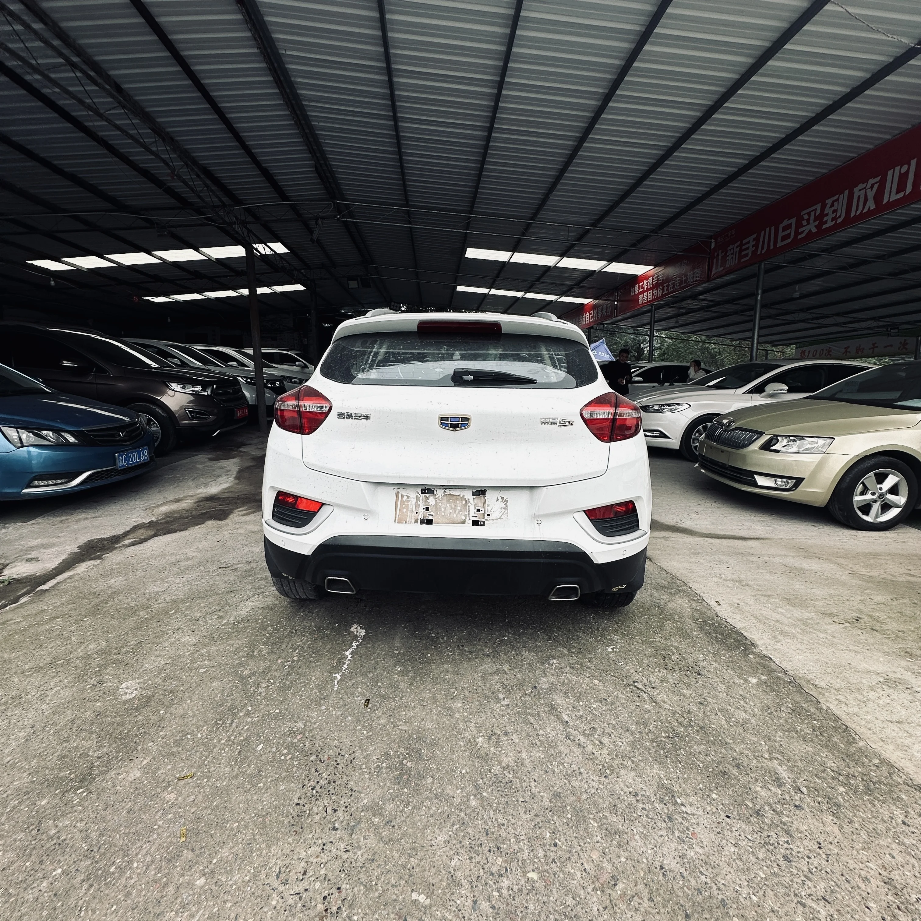 2023 Подержанный автомобиль в Китае Самая продаваемая модель Geely Emgrand 5-местный седан 1 5 л 8 бензиновый новые цены на