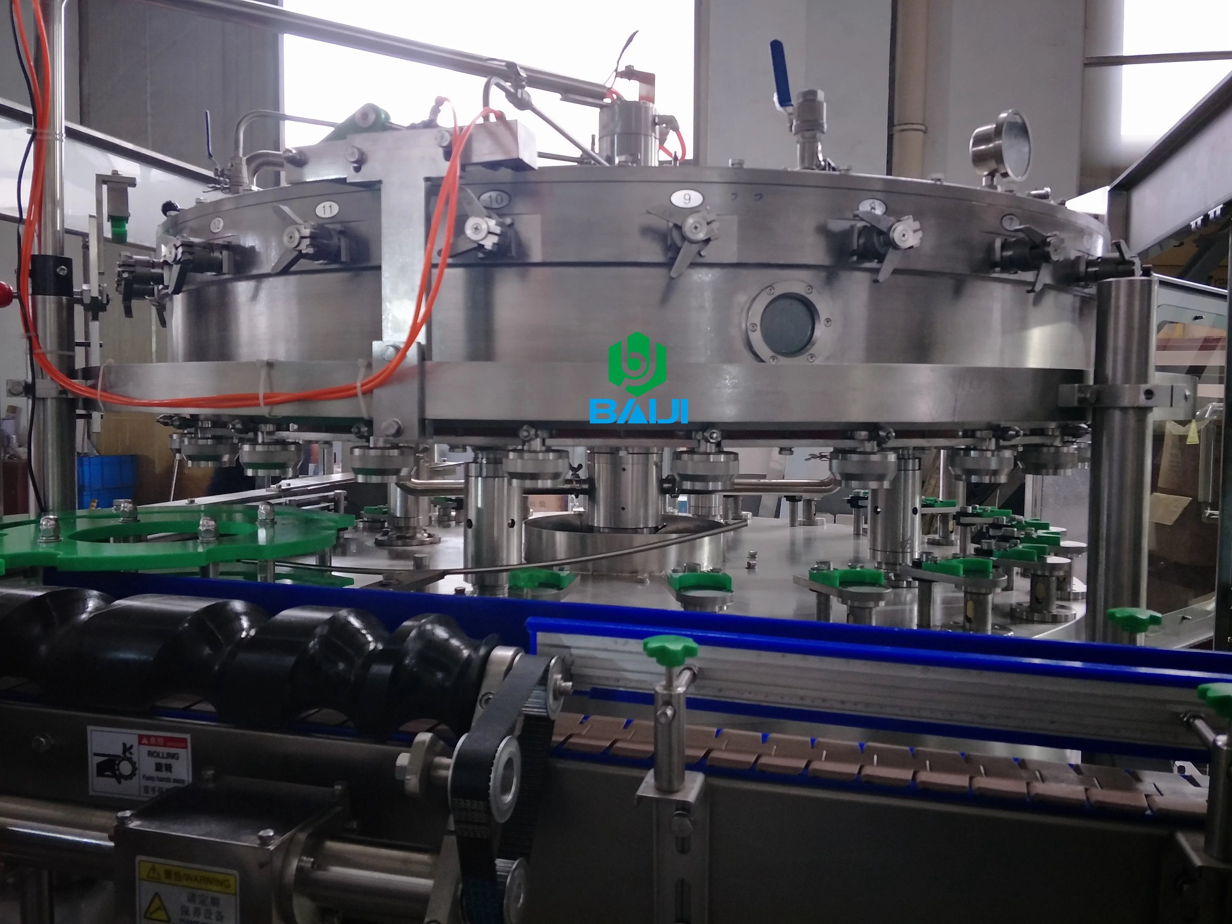 Complete aluminum can carbonated soft drink beer beverage filling sealing canning machine production line
