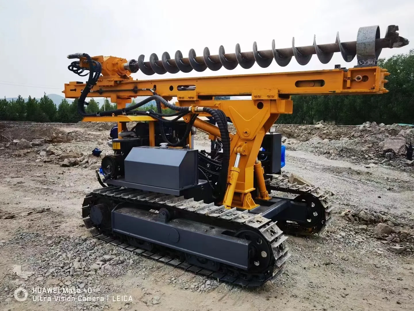 FEIDA FD150 solar pile driver machine crawler guardrail pile driver DTH drilling rig