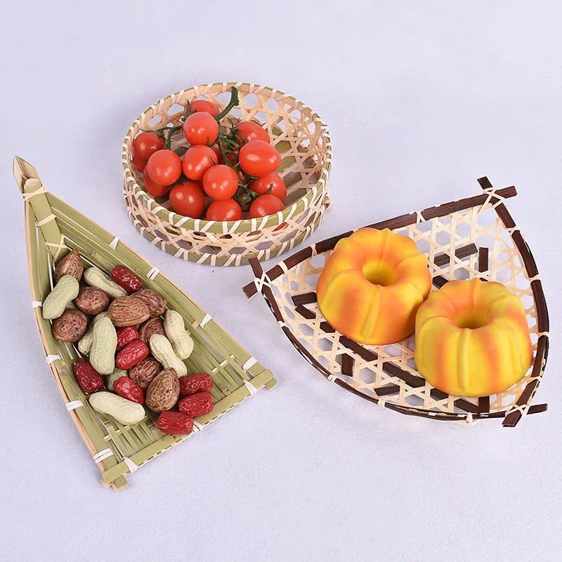 
2021 Hot saleHandmade Natural Round Bamboo Weaving Fruit / Bread / Vegetable Basket For Storage 