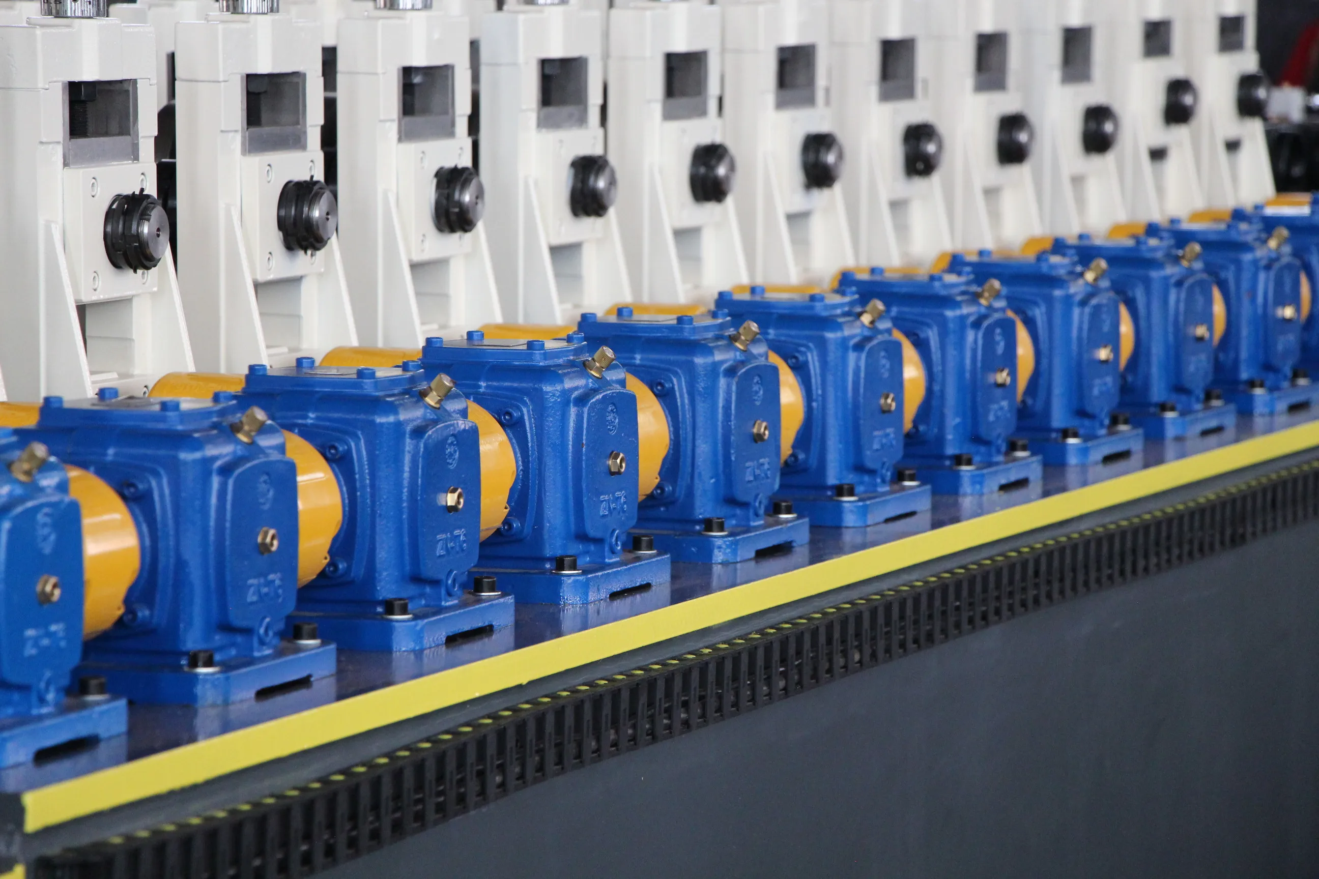 High speed 100m/min metal stud and track roll forming machine drywall making machine c u machine