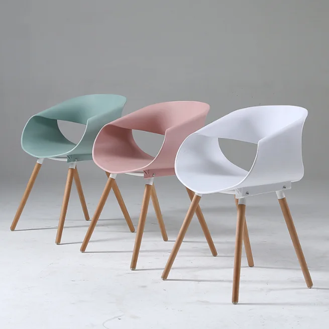 Fashion plastic wooden foot reception chair colorful PP plastic dining chair