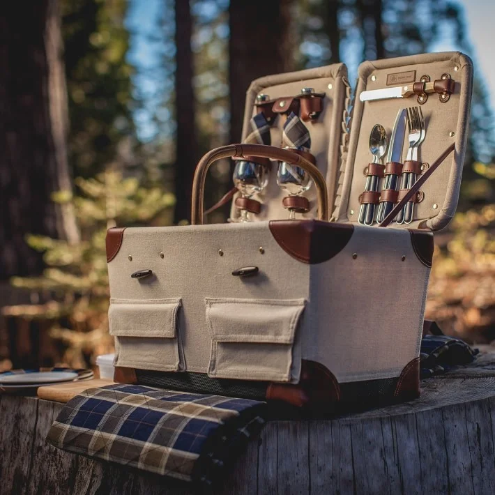 Customized Canvas Picnic Basket Outdoor Wicker Picnic Sets With Linens Wine and Cheese Tools Tableware Glassware and Cutlery