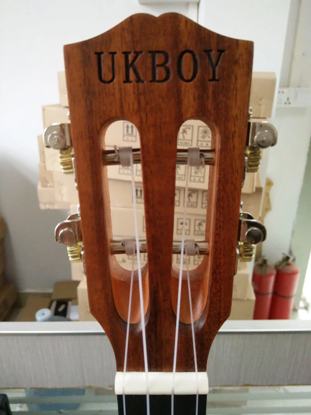 Matte Surface Acacia Wood Veneer Ukulele Simple Concert Universal Handmade 26 Inch Ukulele