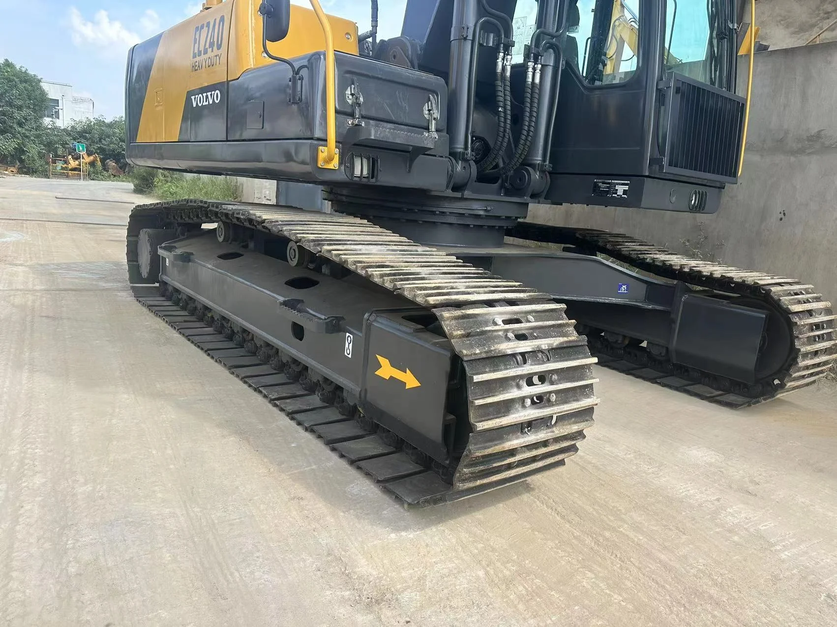 VOLVO EC240 used machinery high quality as well as low mileage fuel-effective
