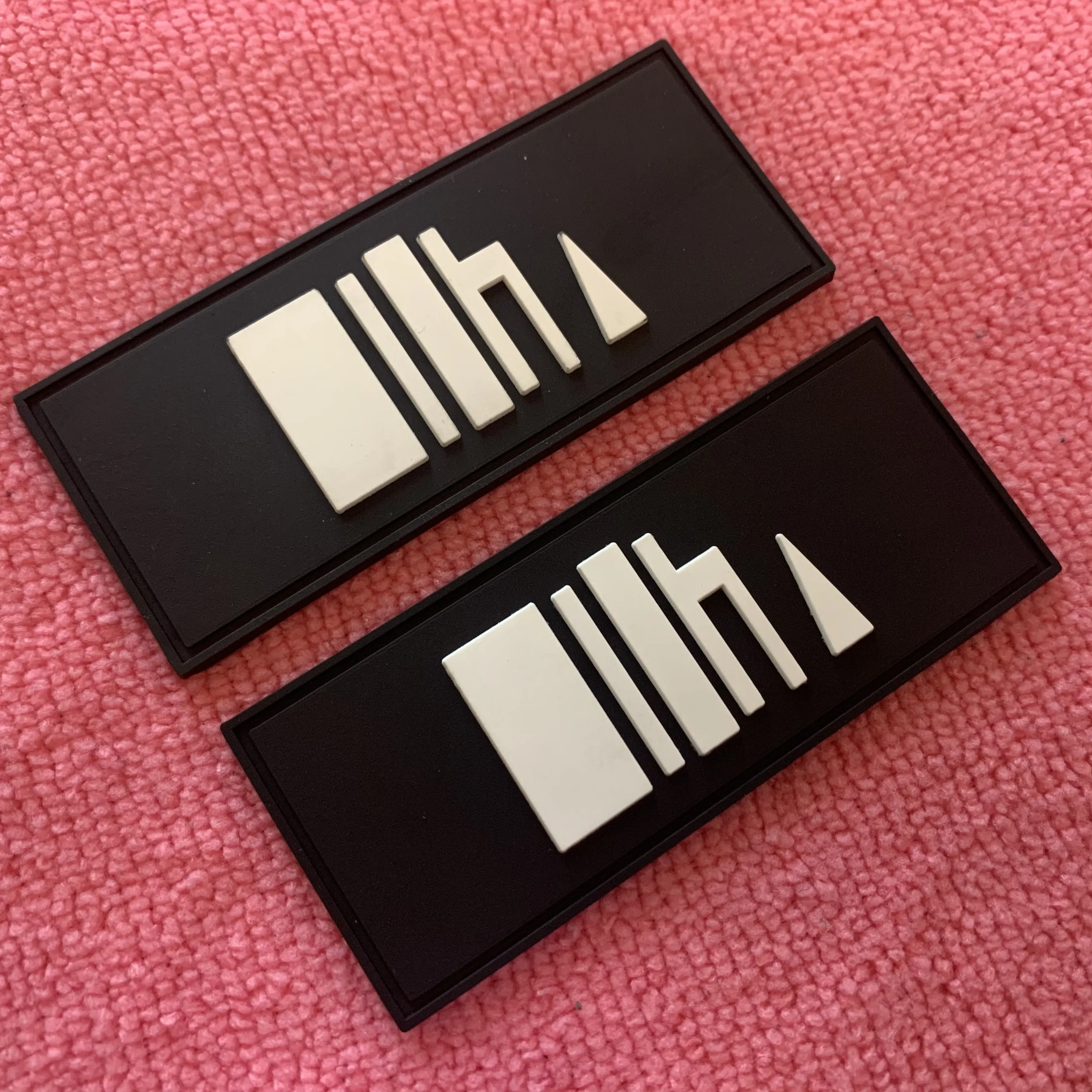 blank logo white color sewing PVC rubber label,plain design no logo silicone rubber label