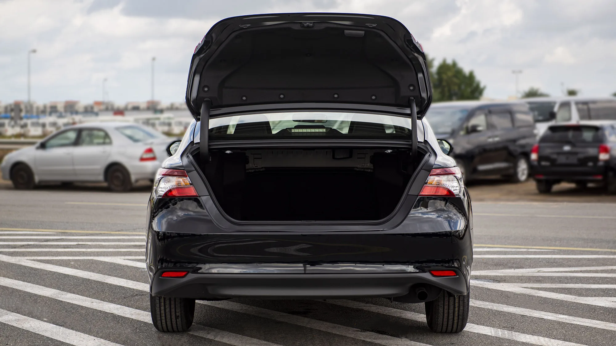 Extremely Used 2022 2023 TOYOTA CAMRY 2.5P  BLACK  SEDAN cars lhd rhd cars for transport fast delivery READY FOR PICKUP