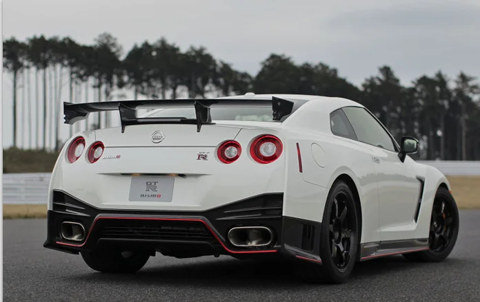 GTR R35 Nismo Style Carbon Fiber Rear Trunk Roof Spoiler With Brake Lights