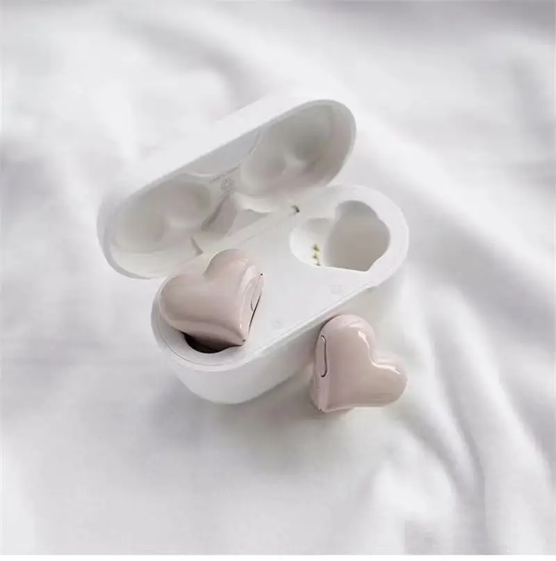 Hertbuds Love lovely in-ear headphones voice mobile phone earplug heavy bass wired with mic gaming headphones wholesale