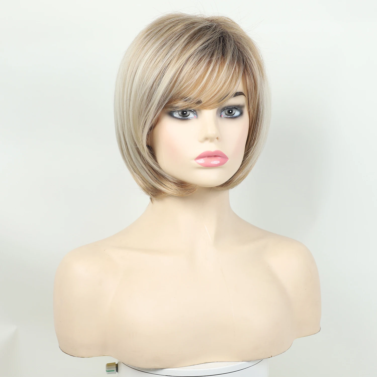 Aishili wholesale short blonde pixie bob wig with bangs golden mixed blonde layered straight bob wigs