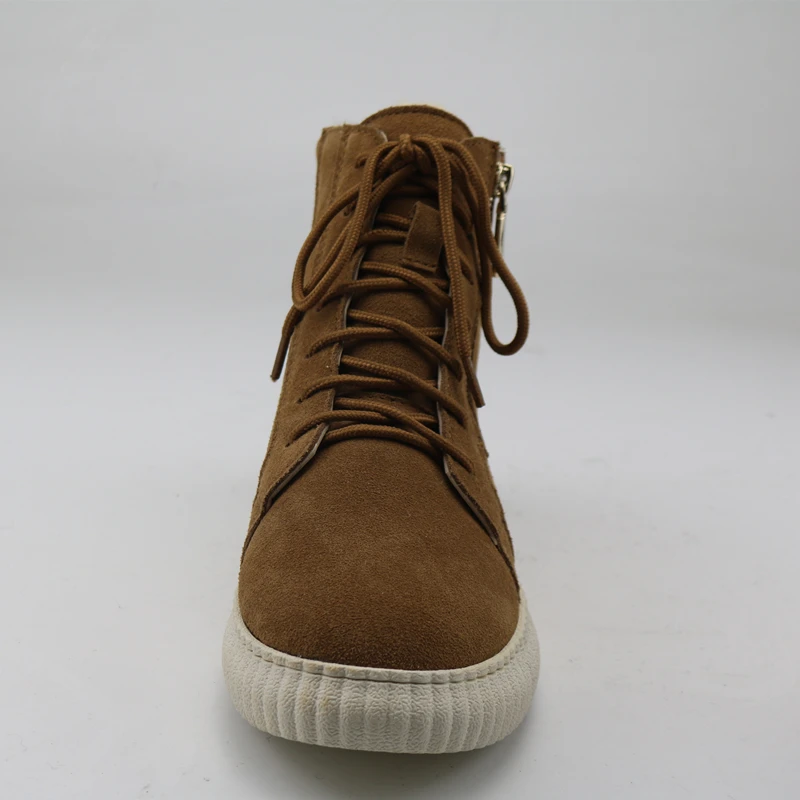 Замшевые короткие ботинки каштанового цвета на шнурках