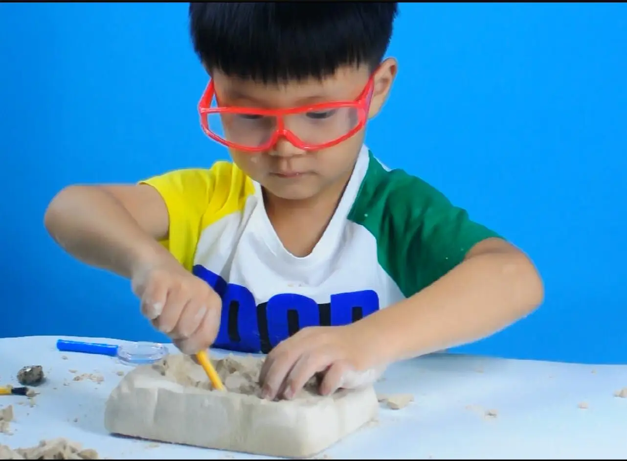 K6607 Dig Kit Dig up 12 Real Gemstones Great Science Mining Gift Kids Boys Girls Rocks Minerals Excavation Toys