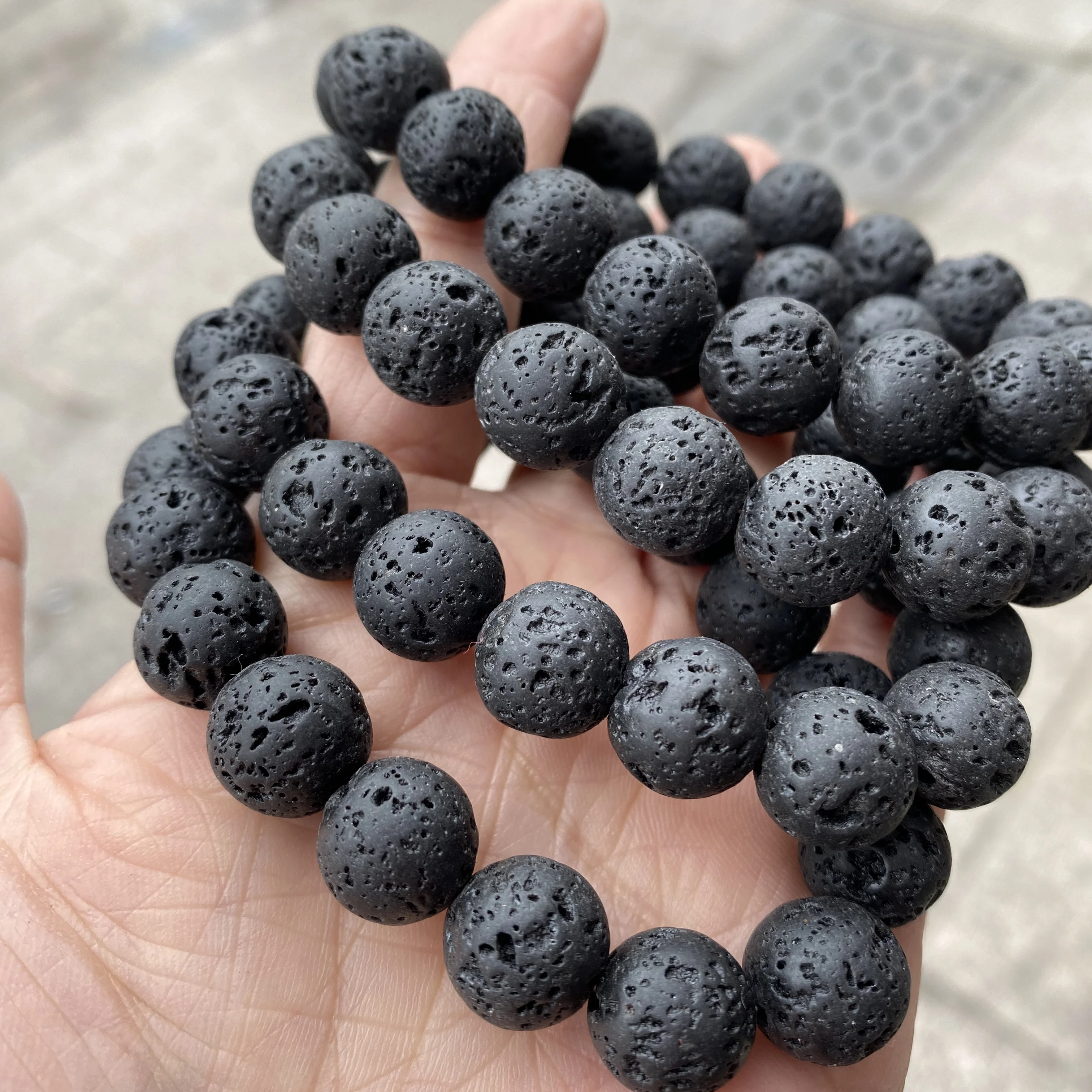 Wholesale Handmade Classic Natural Stone Elastic Bracelet 6/8/10/12mm Round Black Lava Bracelet for Essential Oil Diffuser