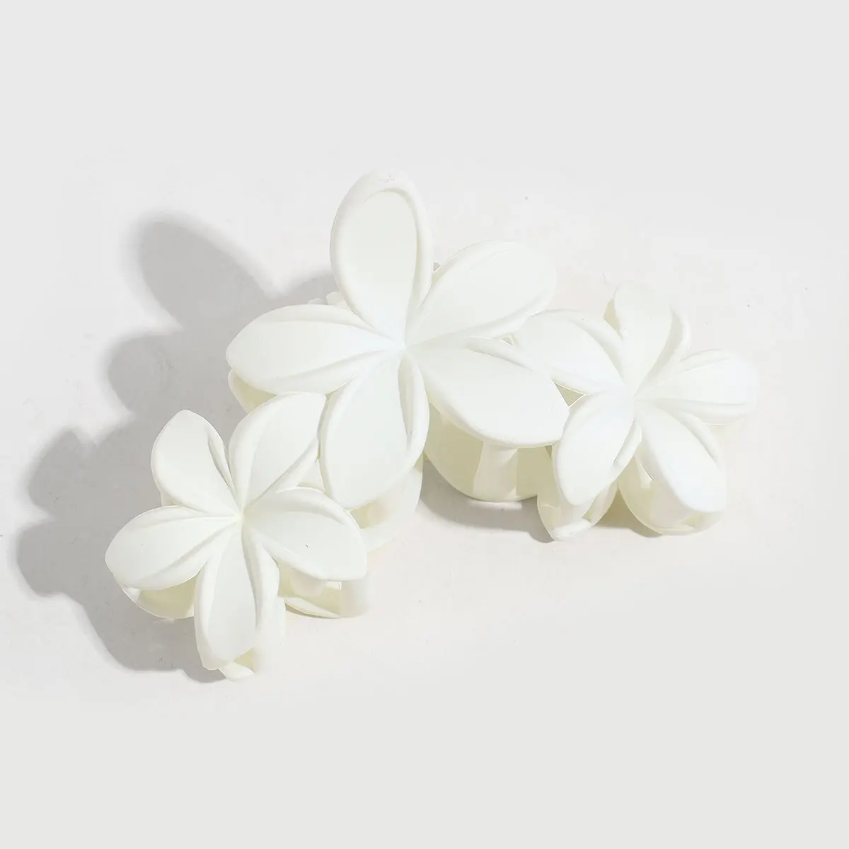 Flower Claw Clips Cute Hair Clips for Women Strong Hold Nonslip, Hawaiian Hibiscus Flower Hair Clips Beach Hair Accessories