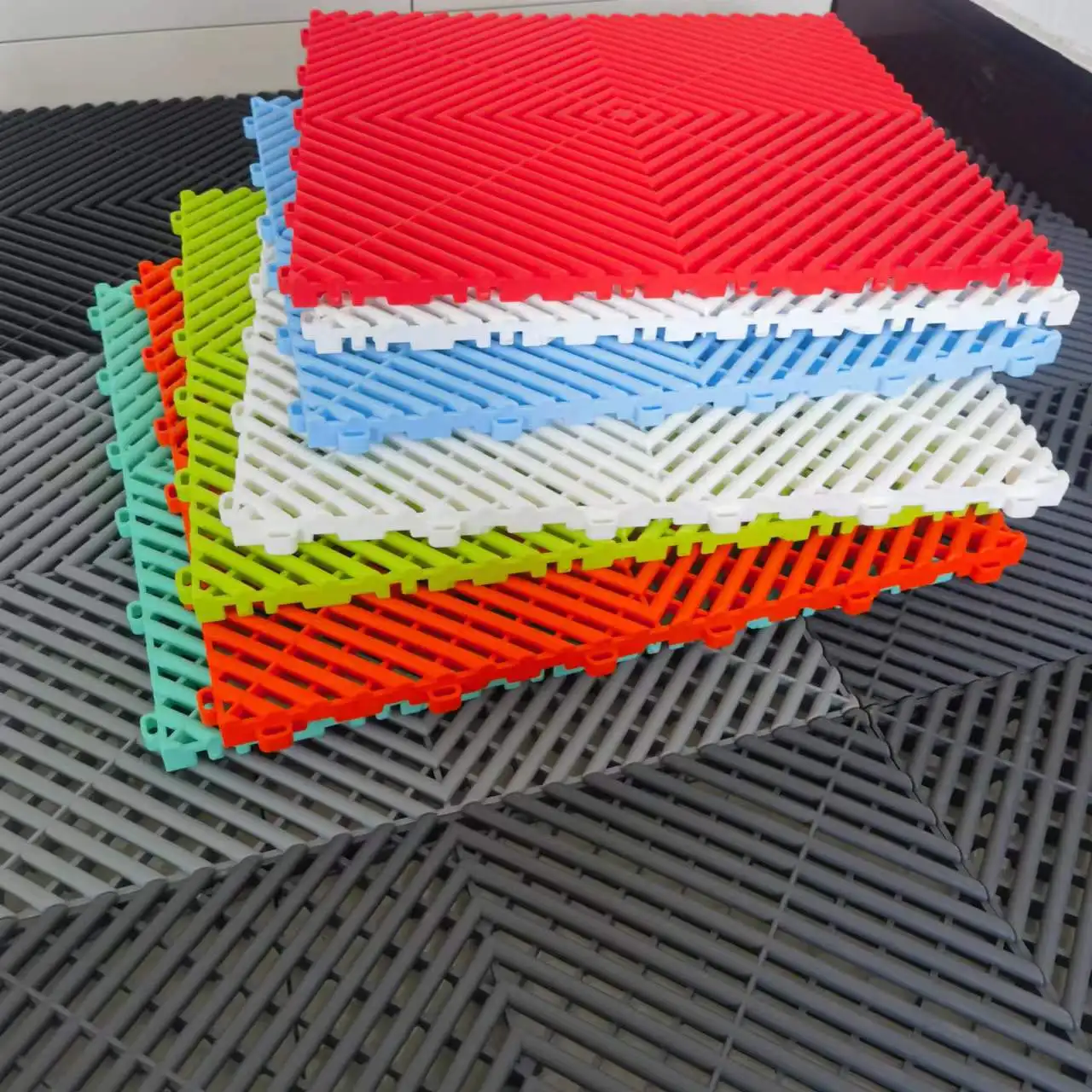 2023 Readygo OEM and ODM injection molding interlocking garage floor tile PVC garage floor plastic tiles