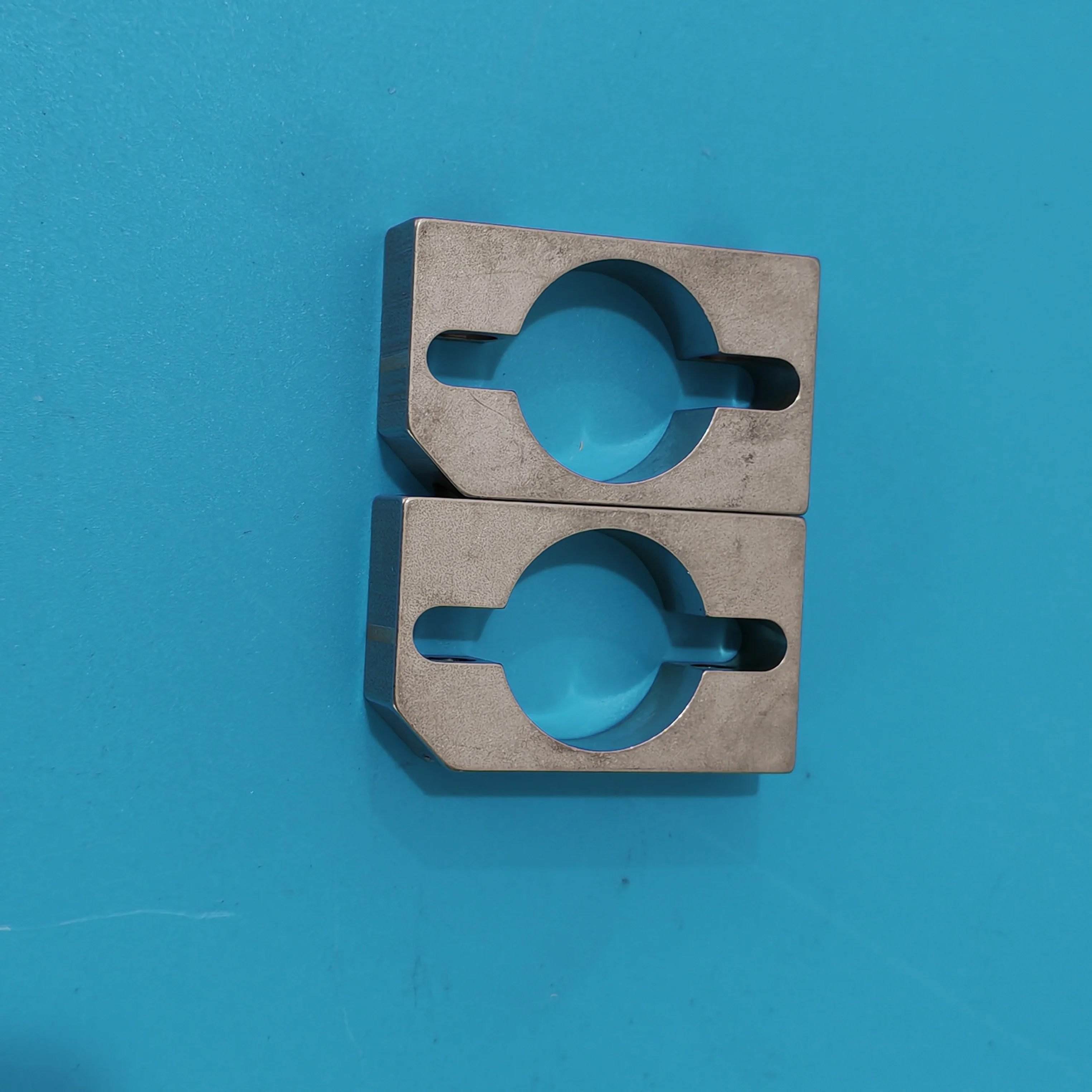 Aluminum Cross Post Retaining Clip Parallel Connector Support for Krones Rectangular Pads with ODM/OEM