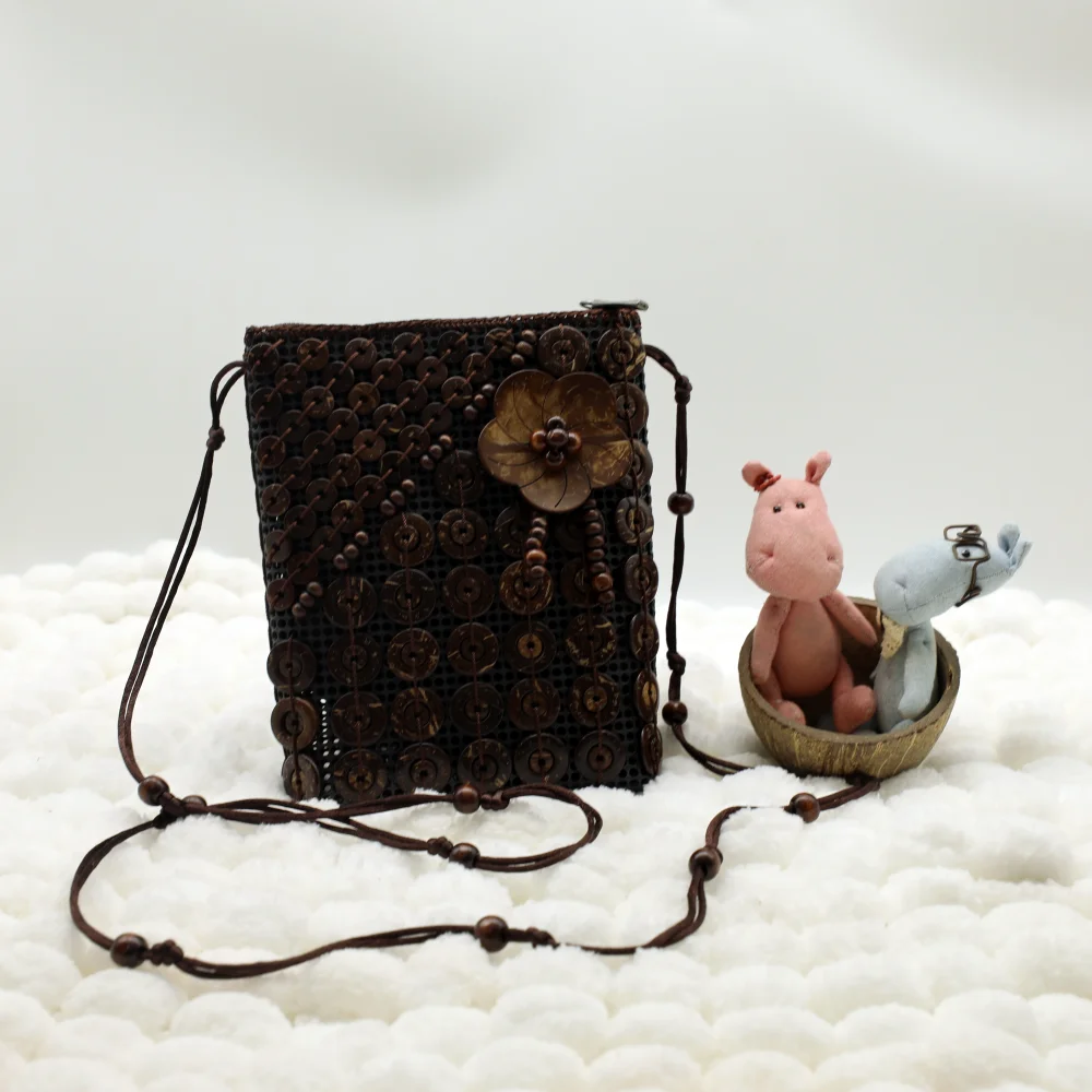Chinese manufacturer supply women hand bags luxury coconut shell handicraft bags ladies shoulder bags