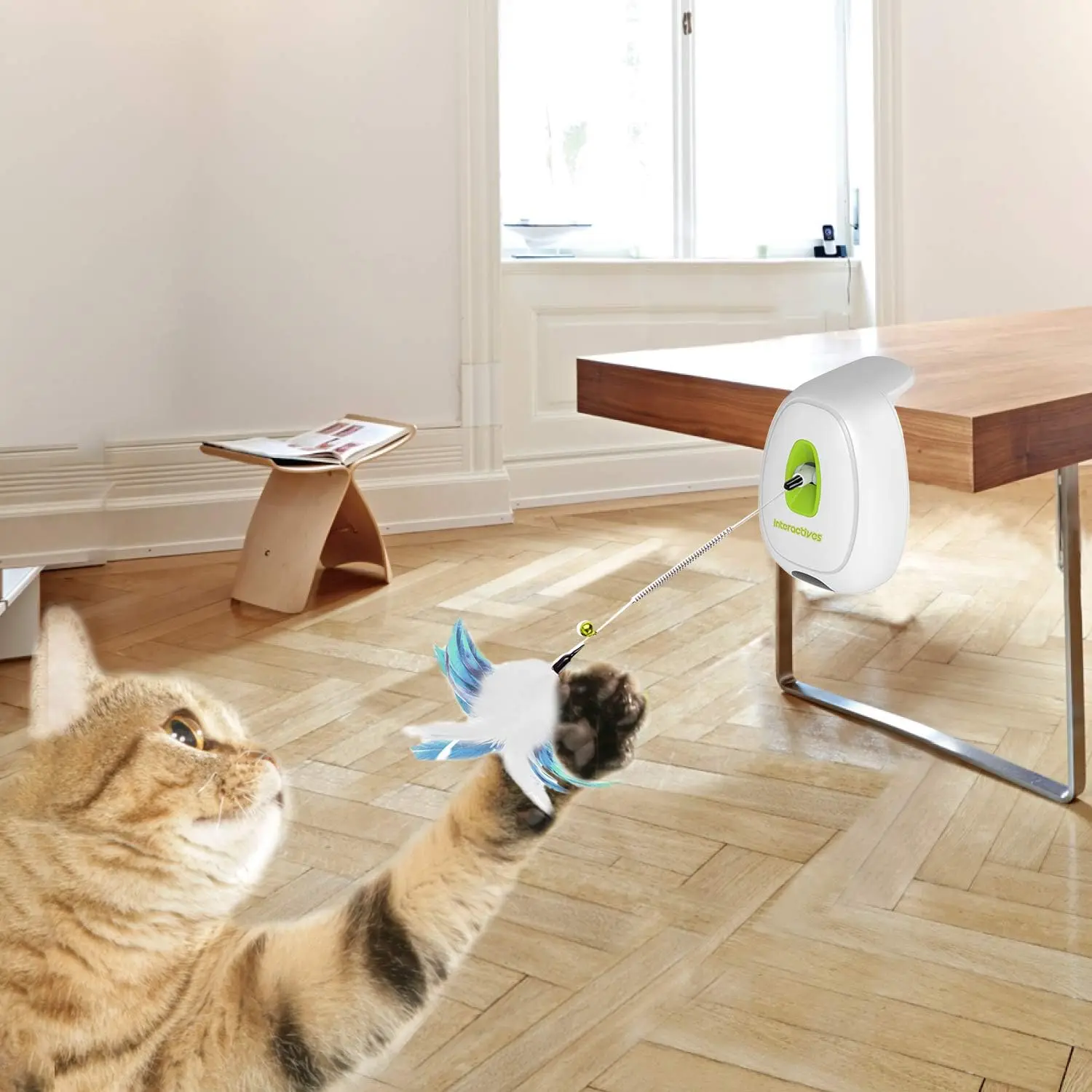 AFP Hot Sale Indoor Interactive Automatic Cat Feather Wand Toys Electric Smart Auto Cat Teaser Toy Jumping Playing Feather Wand