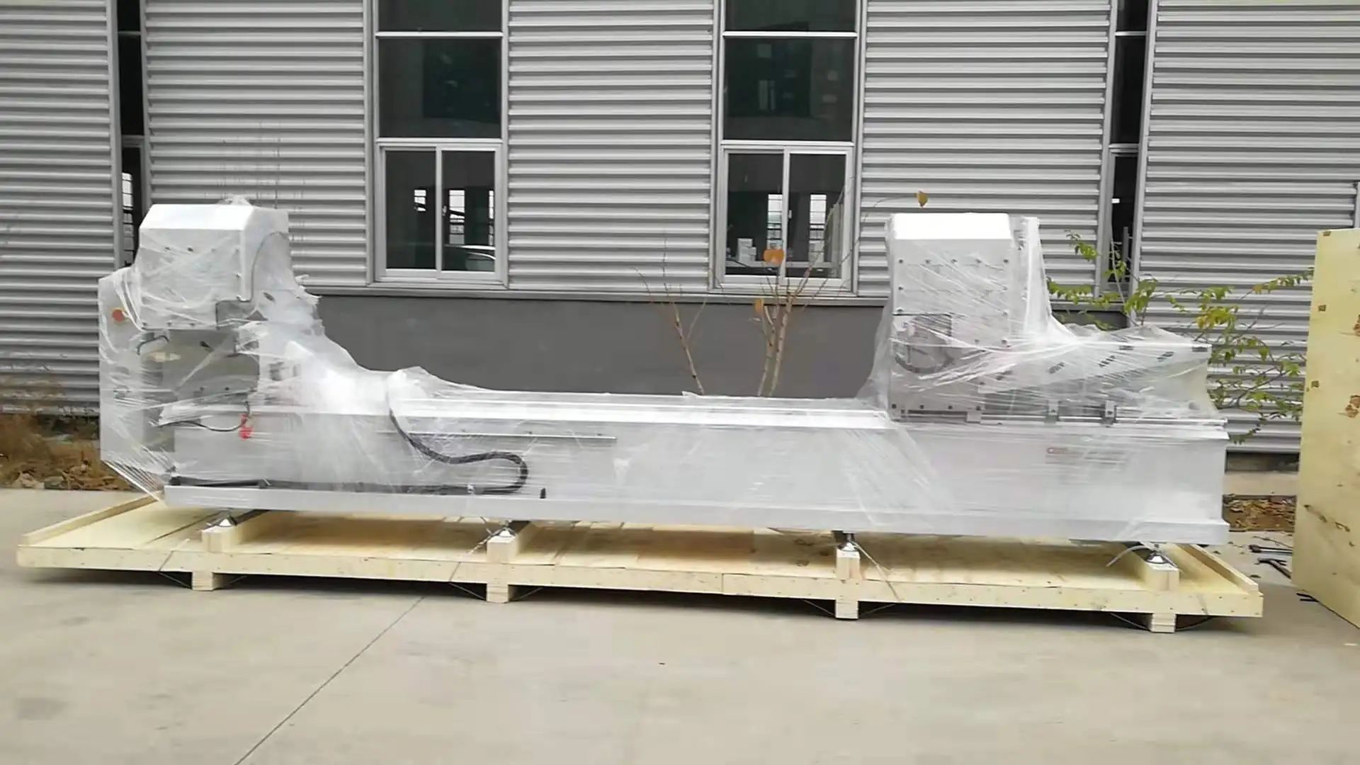 Window and Door Processing CNC Double Head Miter Saw Automatic 90 45 135 Degree Aluminum Profile Cutting Machine