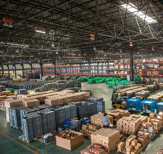 Consolidate Warehouse Loading/unloading With Heavy Cargo for Forklift Combine of Goods From Multiple