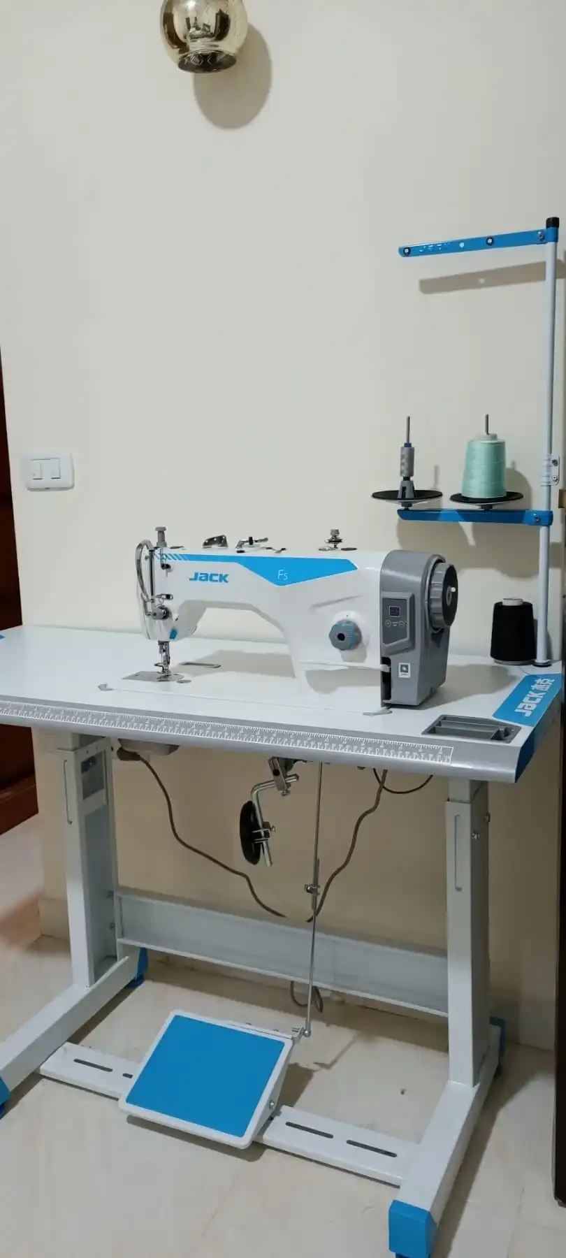 Jack F5 Single Needle Flat Bed Lock Stitch Machine Industrial Sewing Machine Brand New Electronic 7MM Max. Sewing Thickness 100