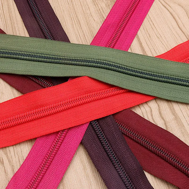 Bag zipper manufacturers wholesale No. 5 nylon zipper code pack the whole bundle of fixed dye bed cover bag No. 5 zipper